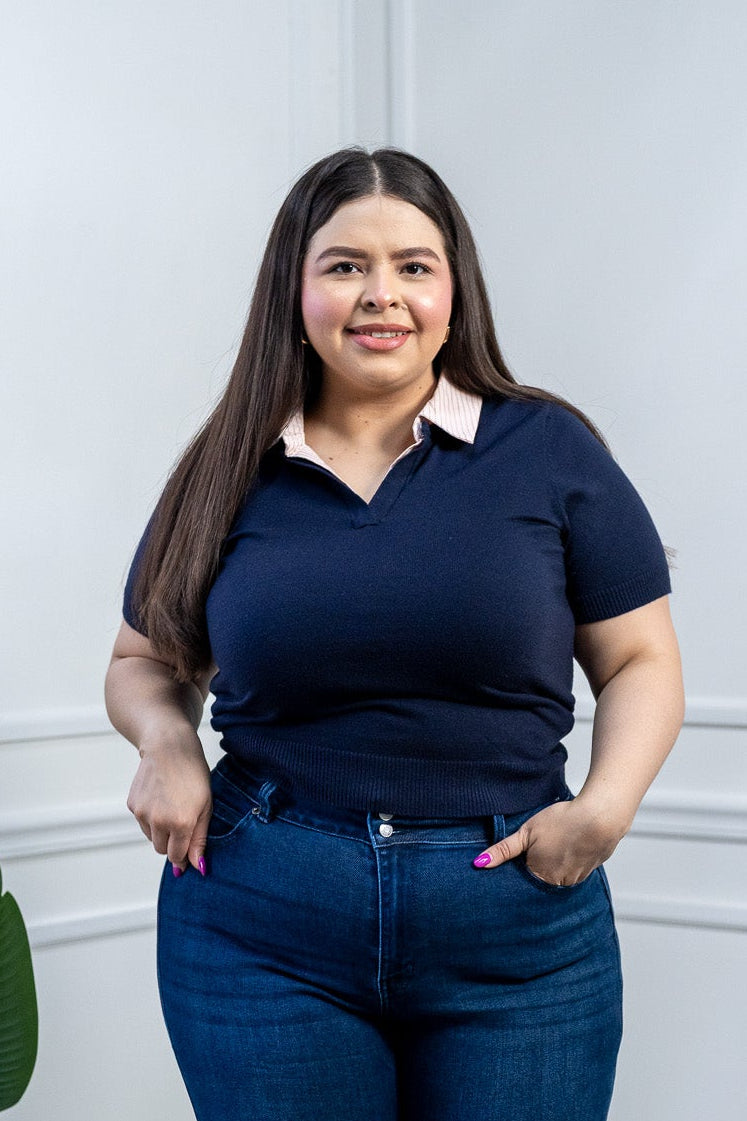 Blusa Curvy Acanalada Azul Marino con Cuello Camisero