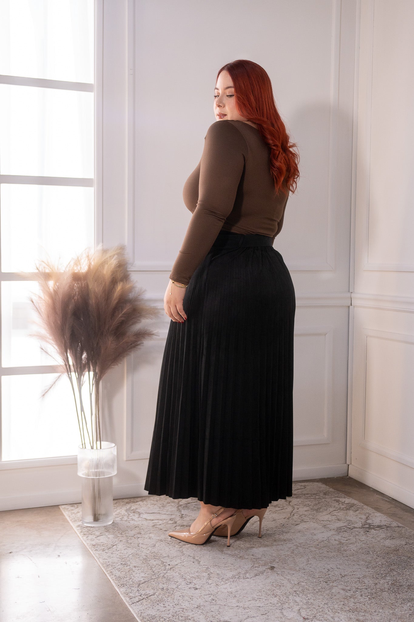 FALDA LARGA PLISADA GAMUZA NEG