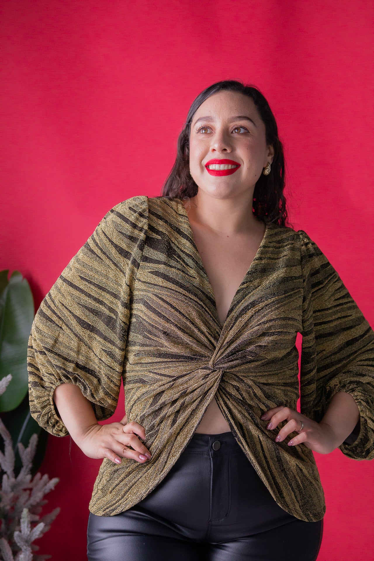 Blouse with Knot in Gold Print