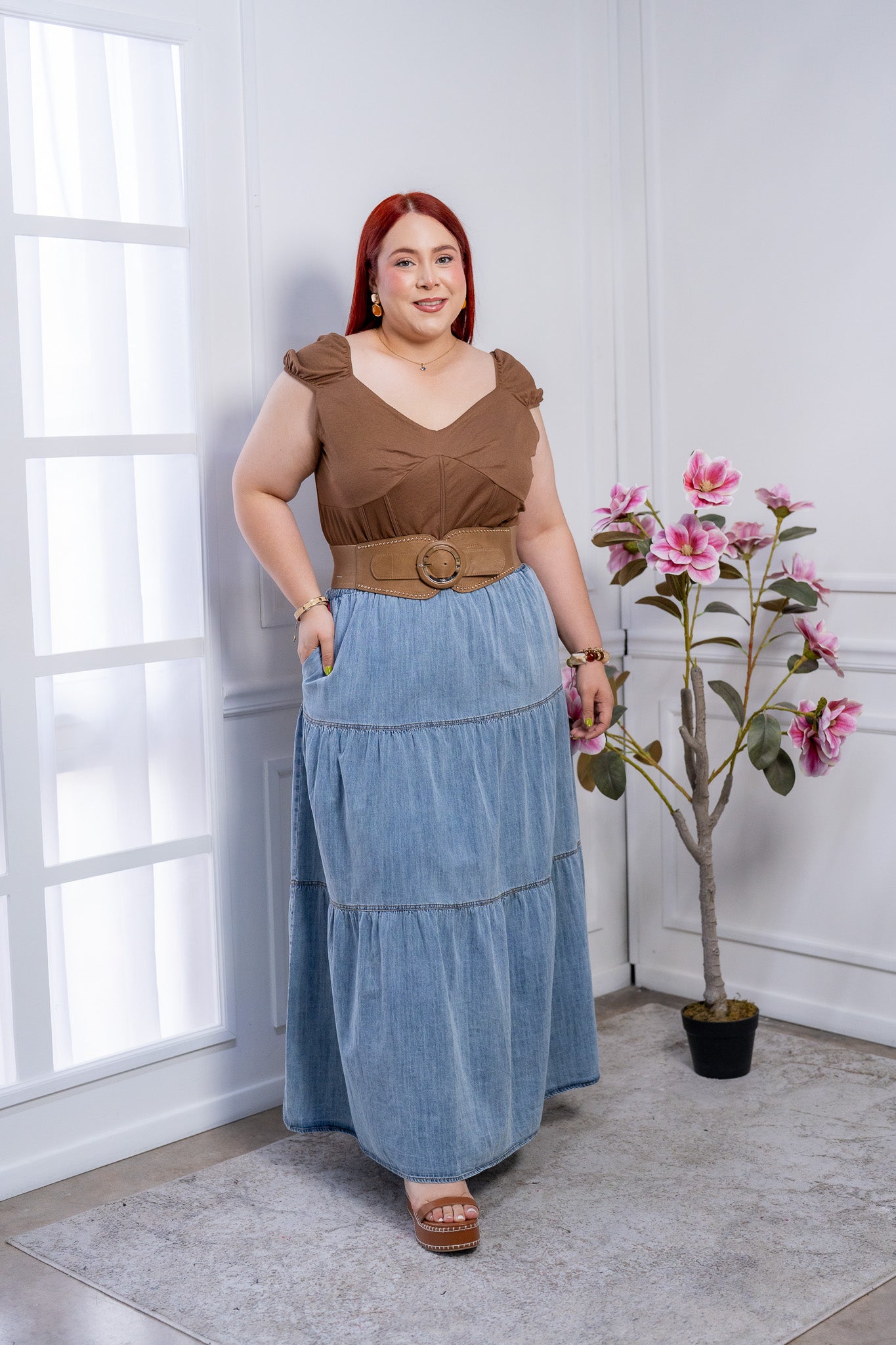 Falda Maxi Curvy de Mezclilla con Vuelo y Niveles Escalonados