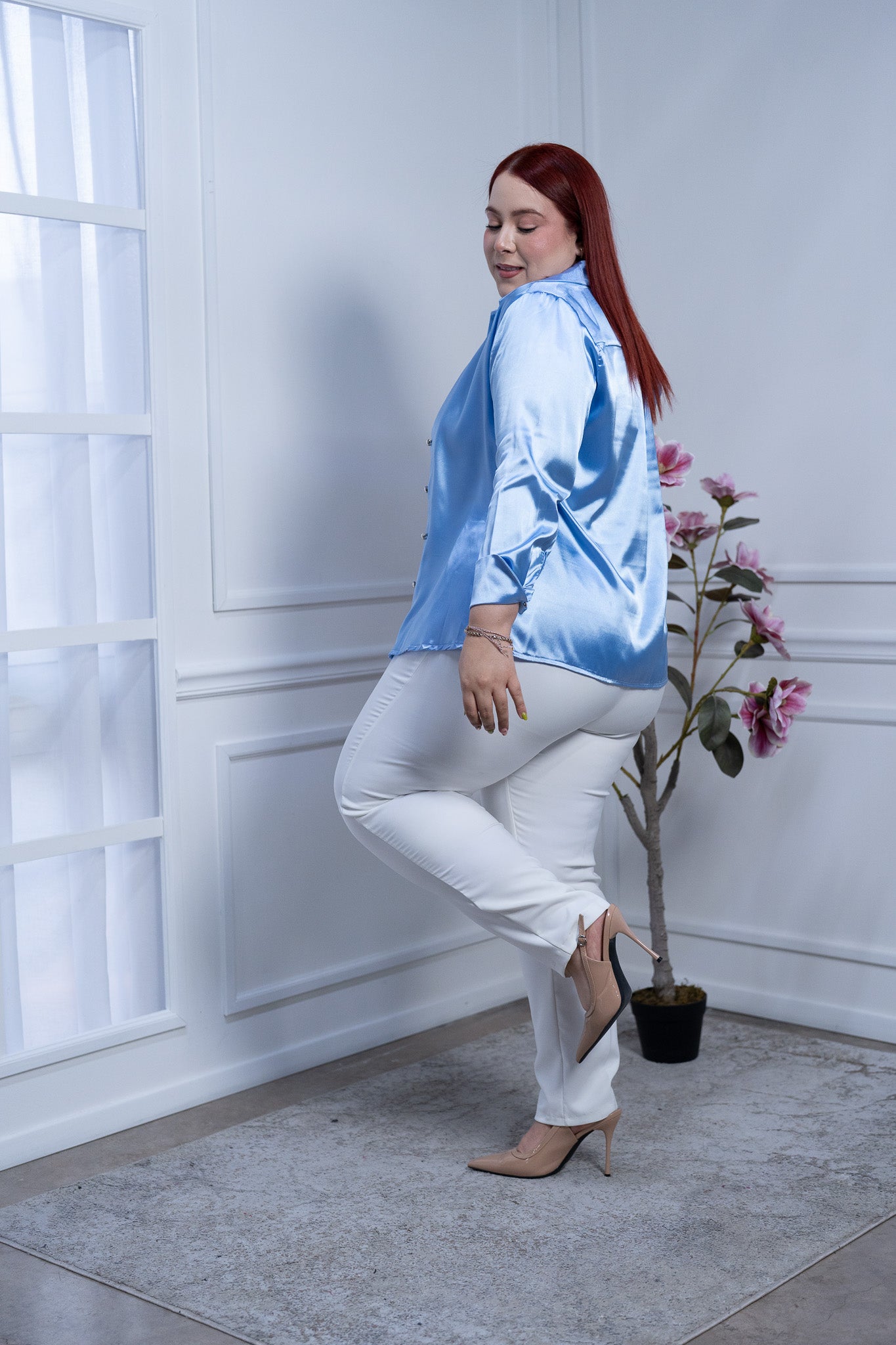 Camisa de Satín Curvy Azul Brillante | Blusa Elegante Tallas Extras
