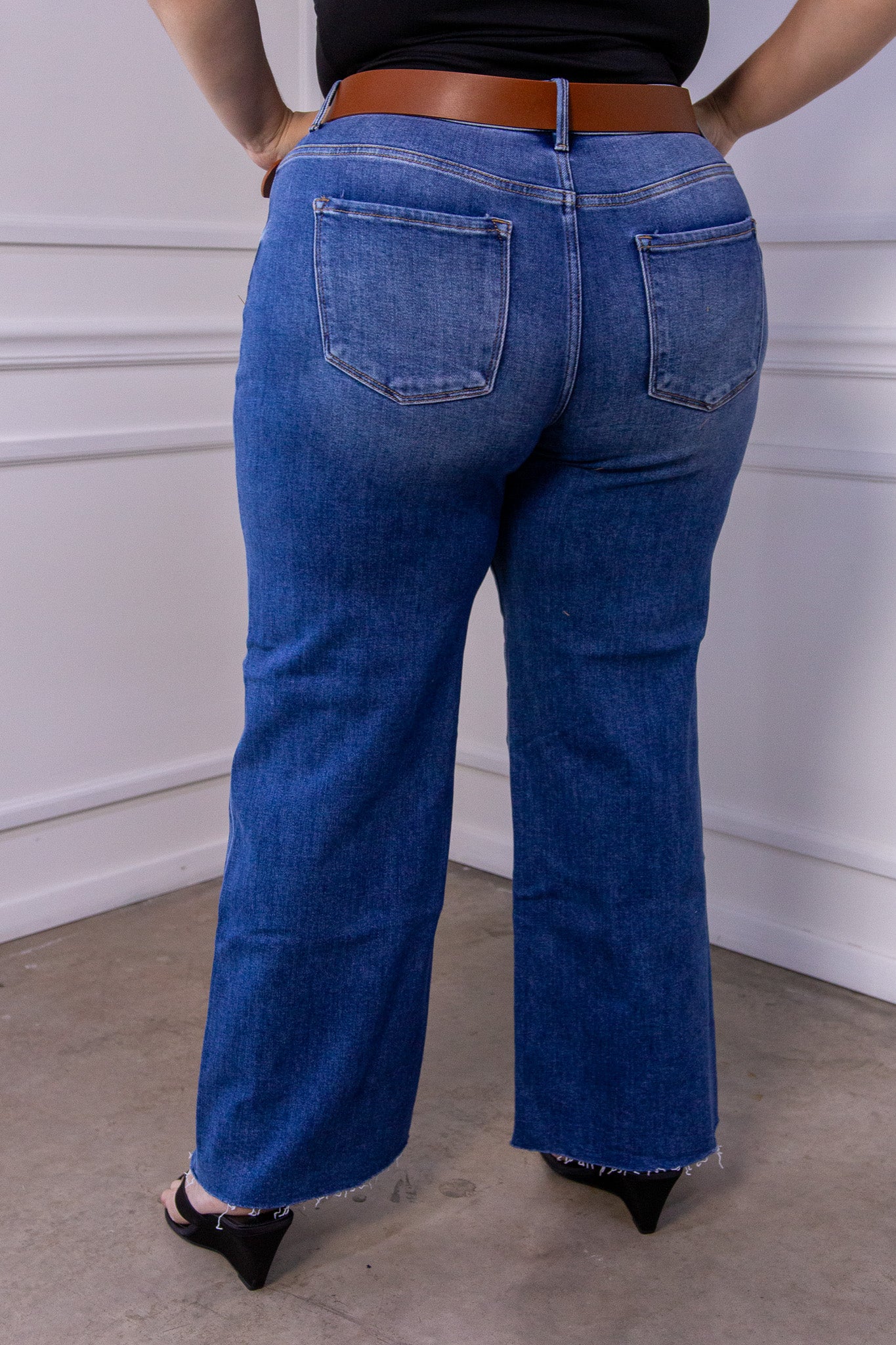 Dark cropped straight jeans