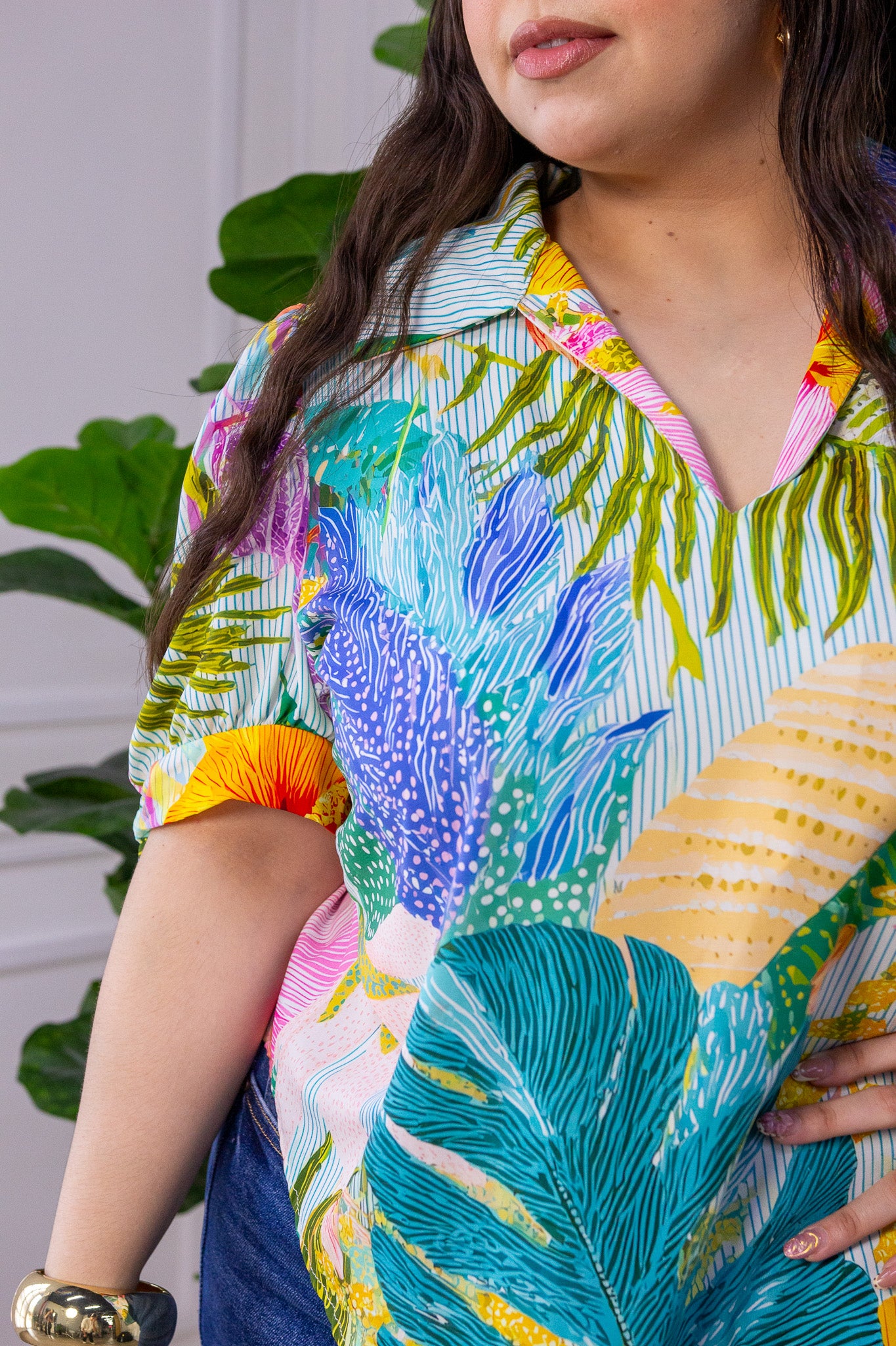 Blusa Curvy Estampado Tropical Cuello V Manga Corta