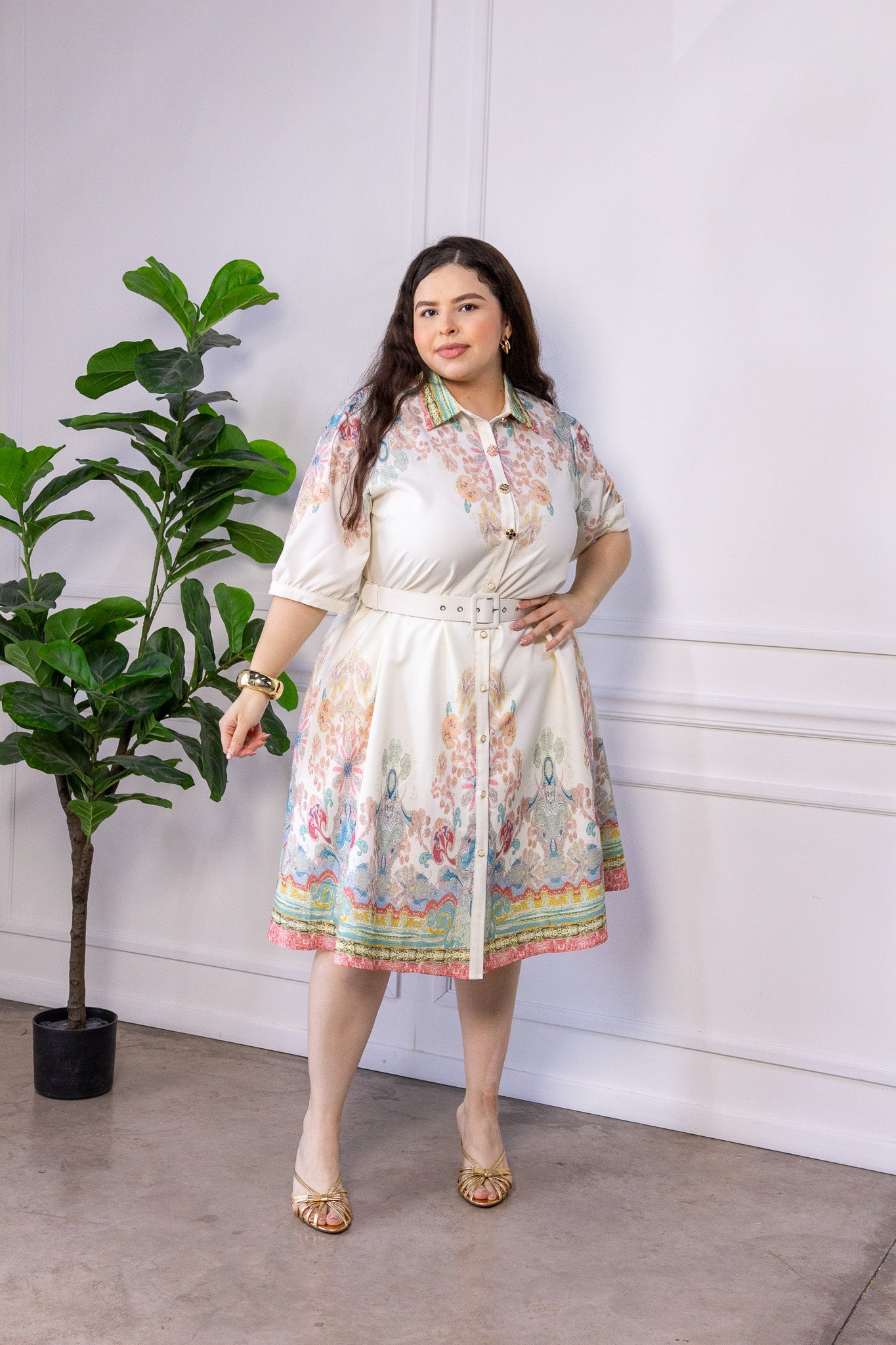 Vestido Curvy Camisero Estampado Beige con Cinto Define Cintura