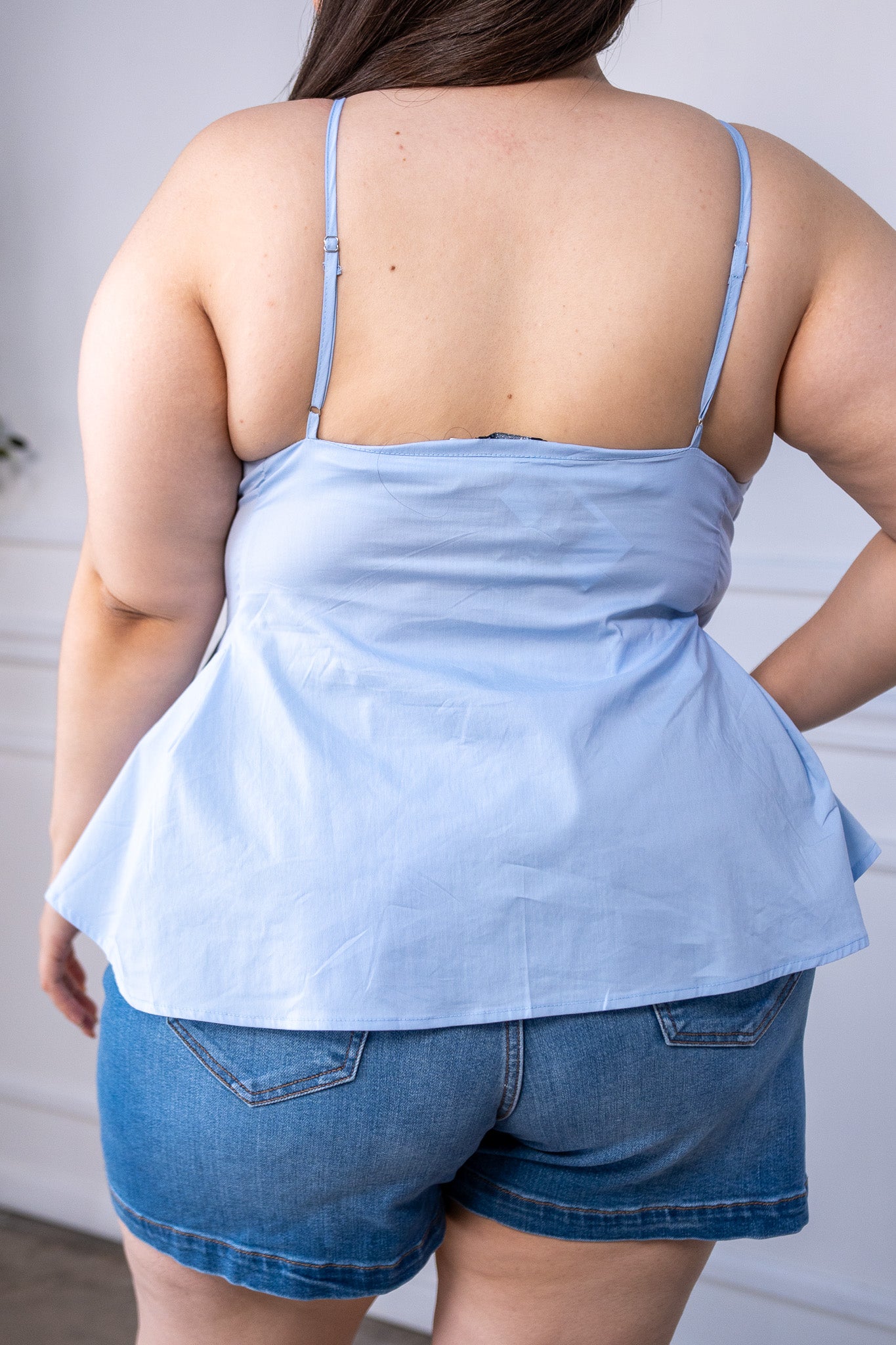 Blusa Curvy Tirantes Peplum Botones Azul Cielo