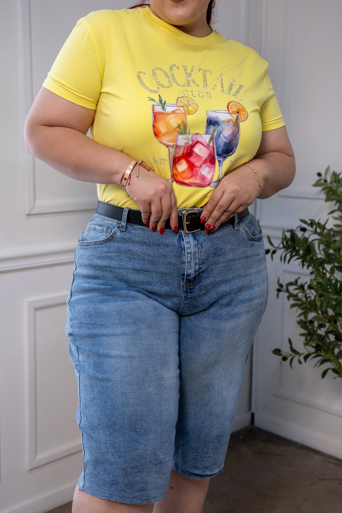 Playera Curvy Cocktail Club Pedreria Amarilla