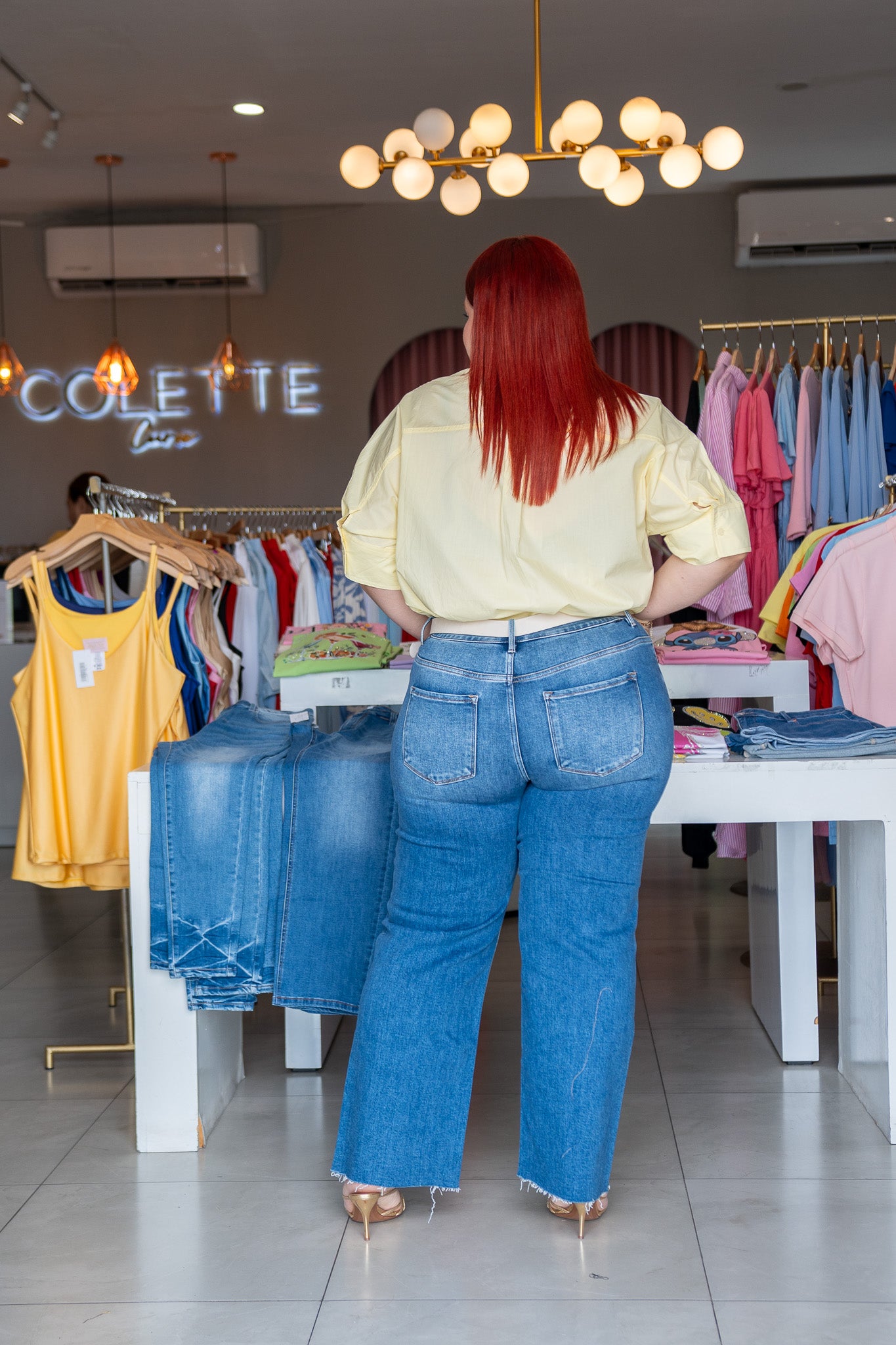 Jeans Curvy Recto Crop Oscuro Stretch Tiro Alto Estiliza
