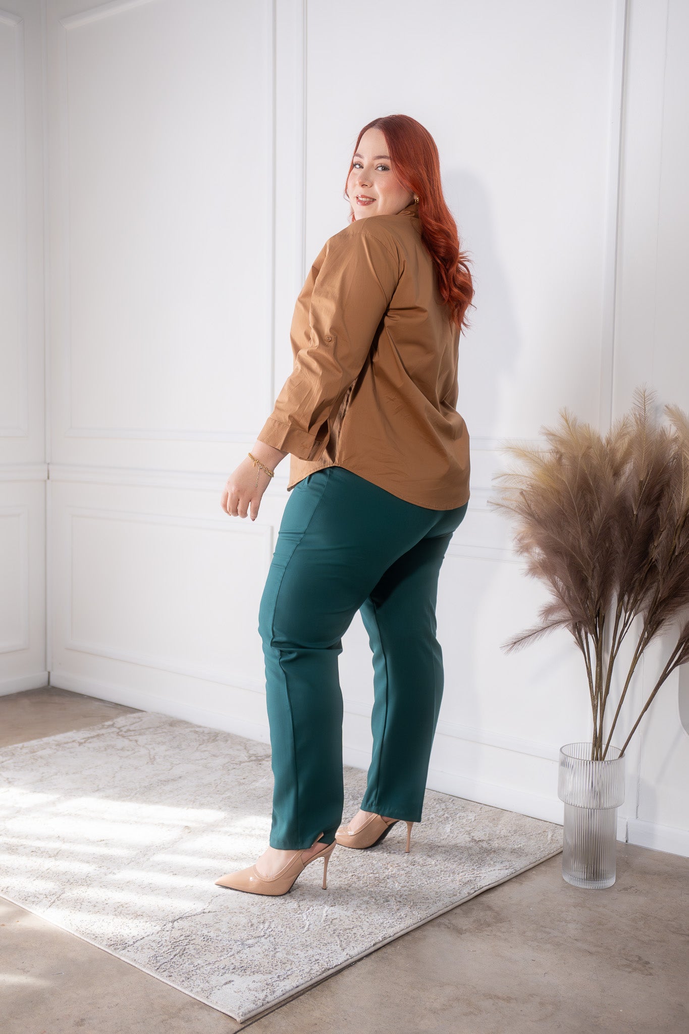 Camisa detalles botones cafe