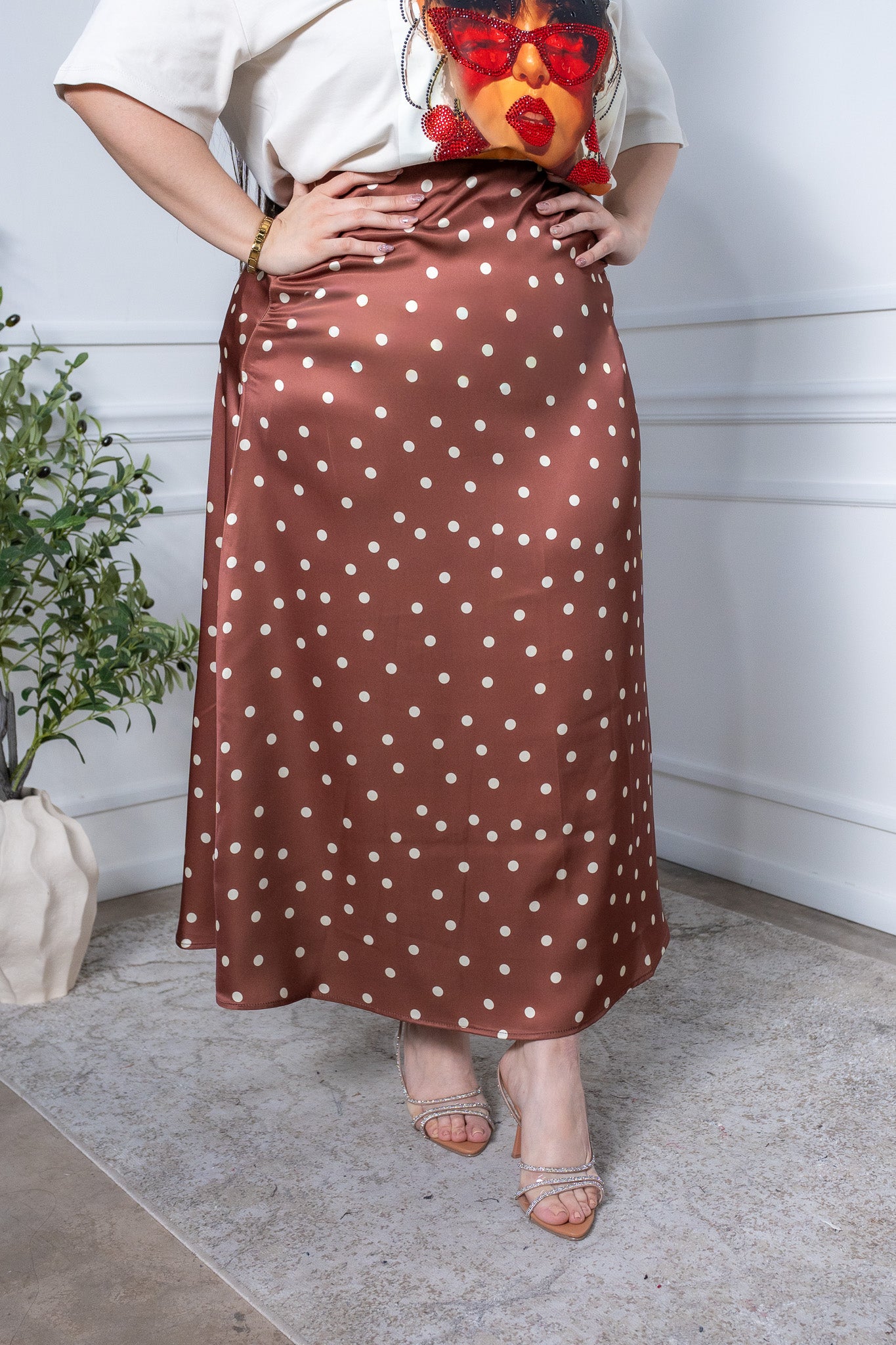 Falda satin polka cafe