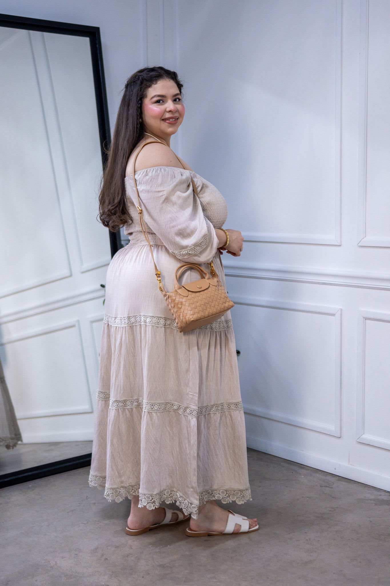 Maxi Vestido Curvy Escote Cuadrado Resorte Manga Abullonada Beige
