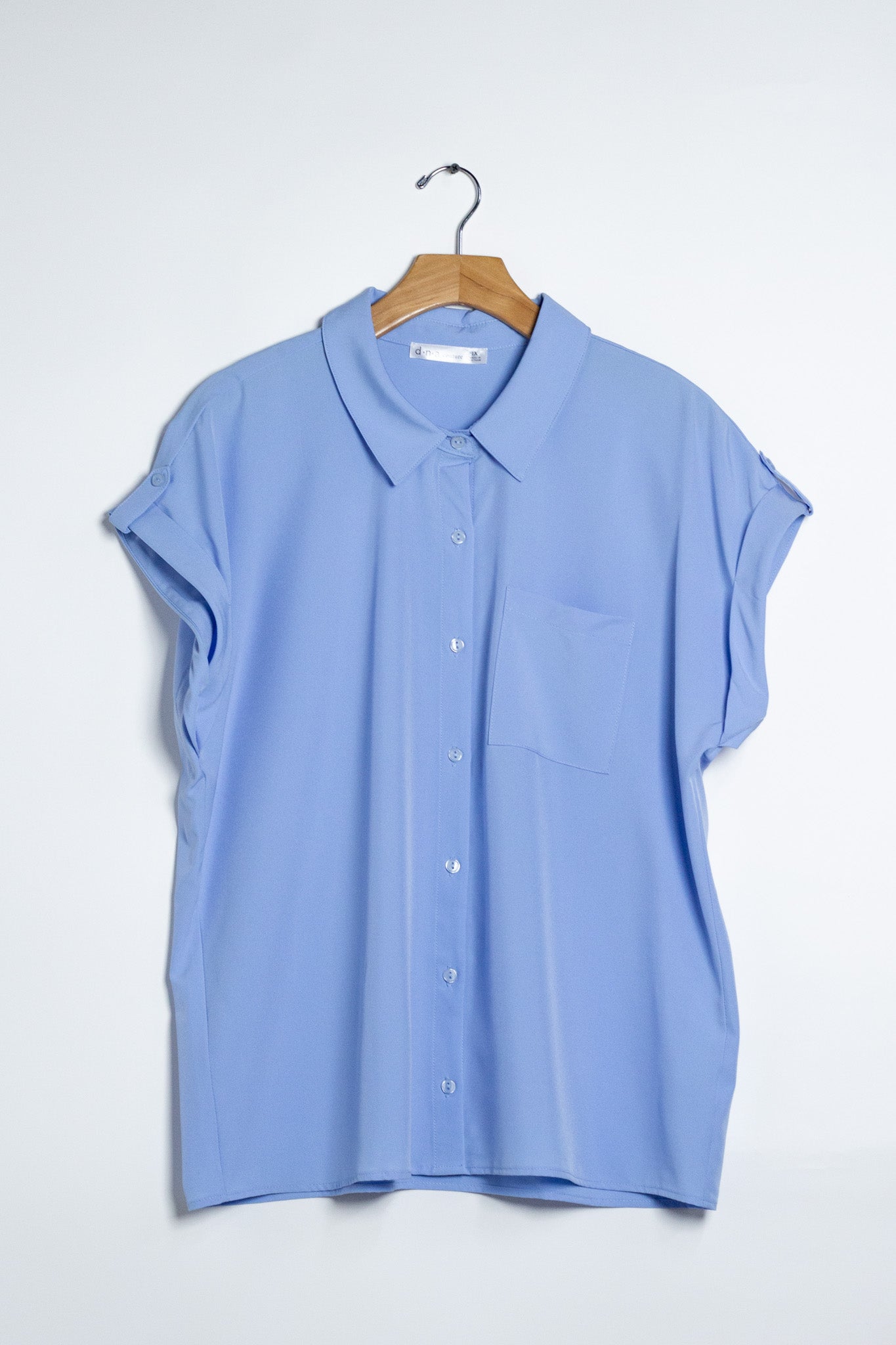 Camisa Curvy Lisa con Bolsa Azul - frente
