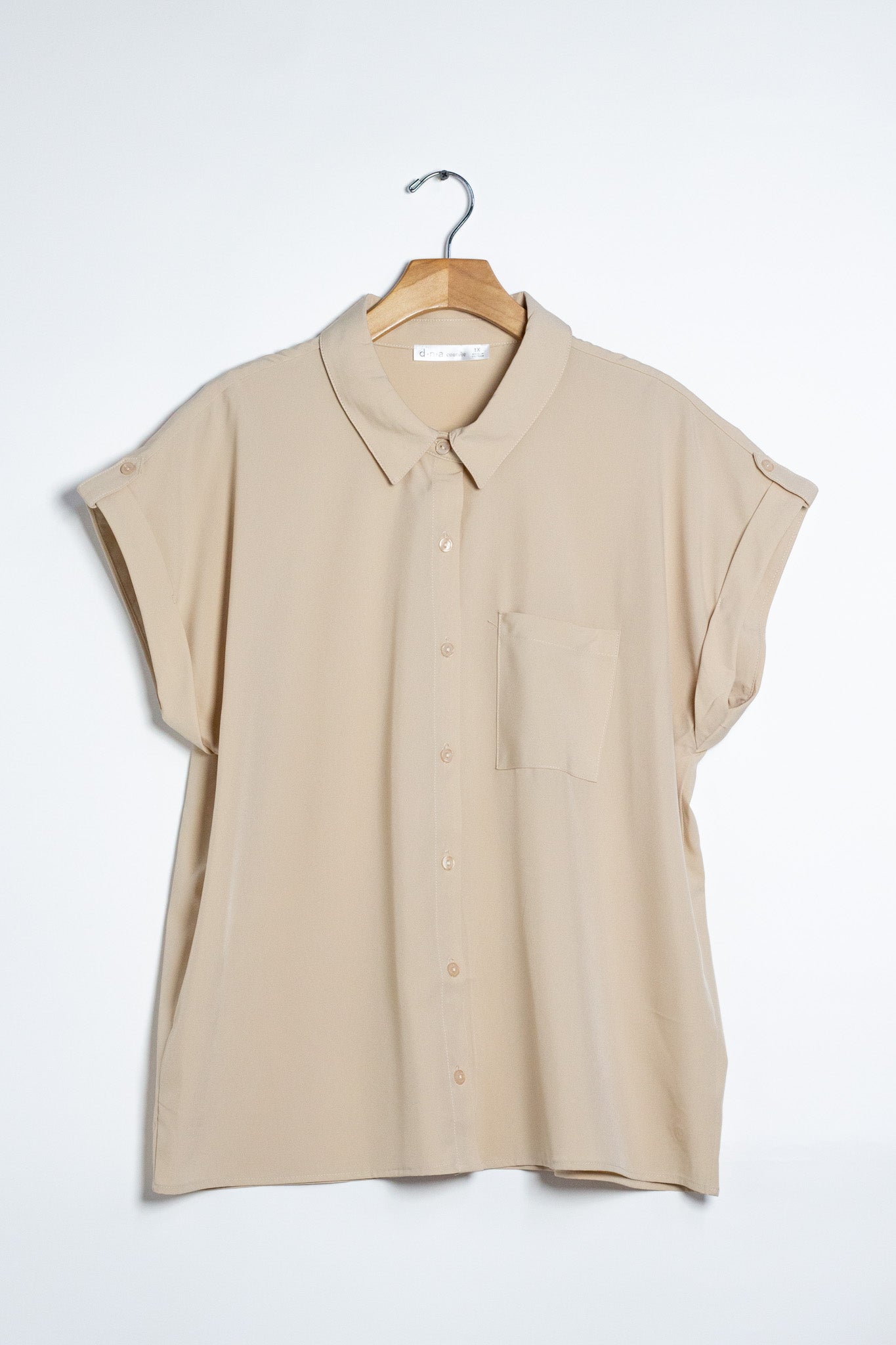 Camisa Curvy Lisa con Bolsa Beige - frente