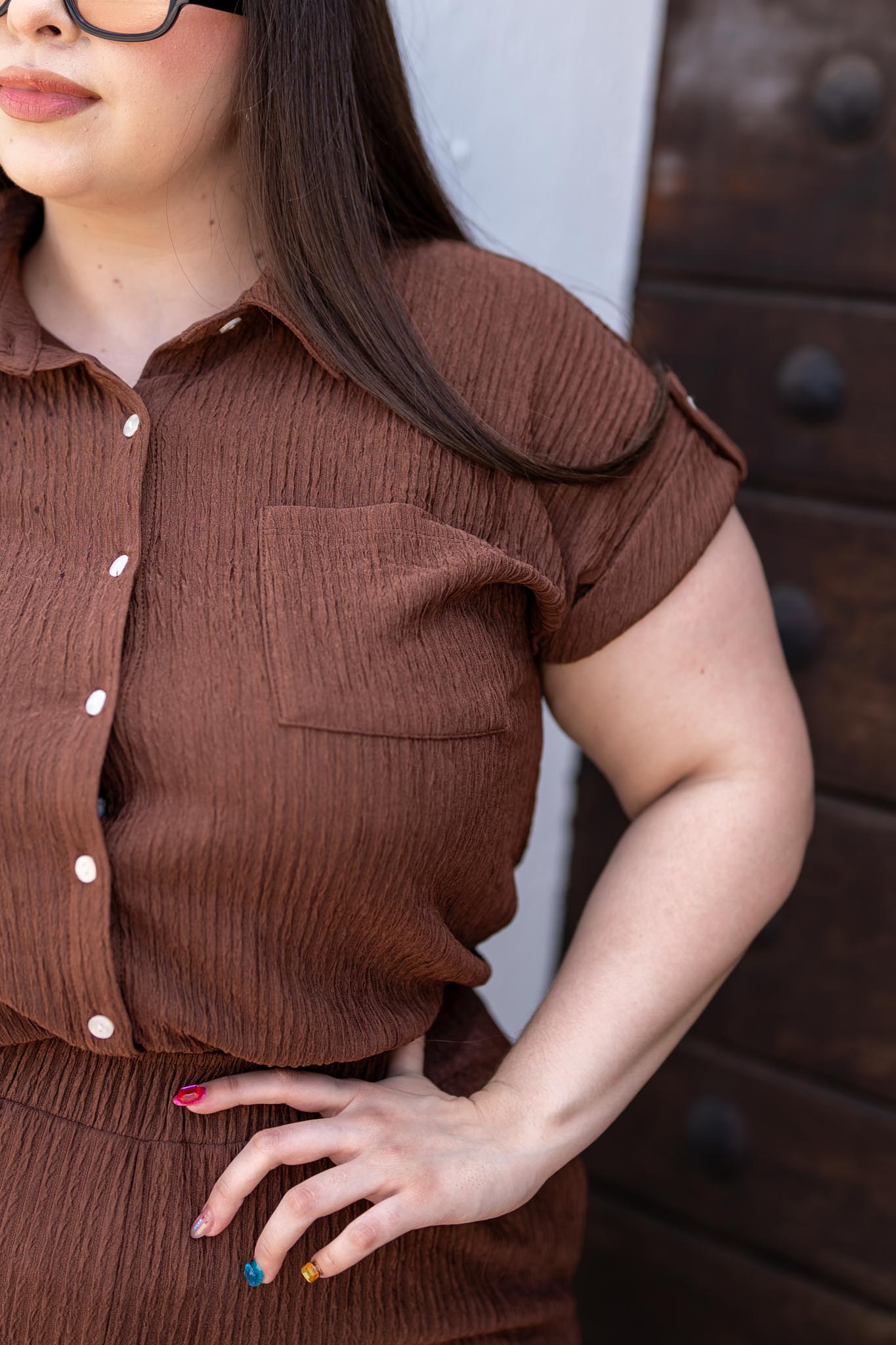 Set Camisa Cropped y Pantalón Textura Curvy Moka