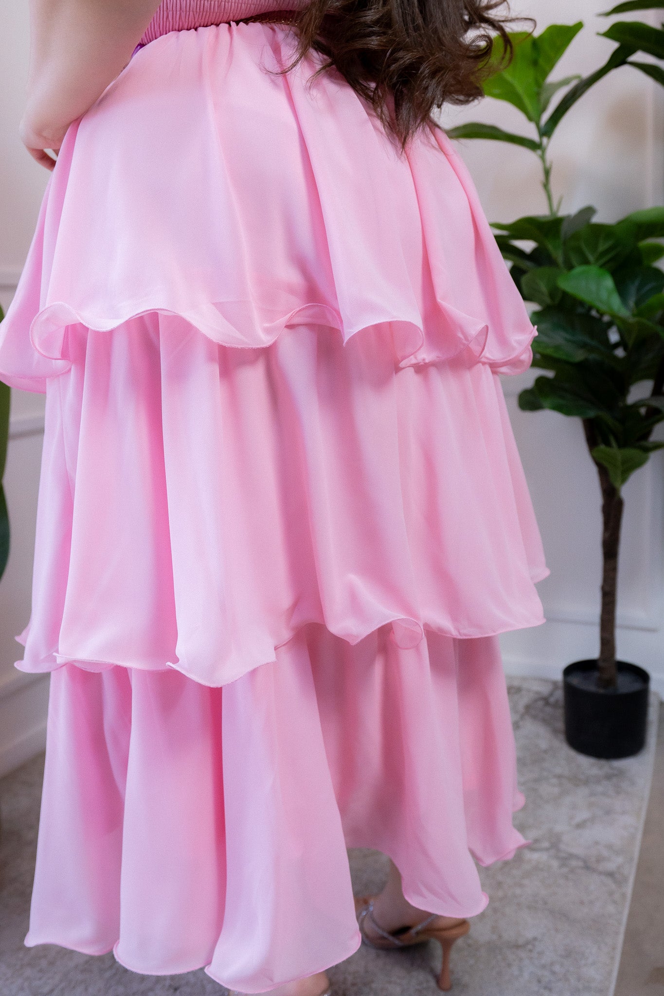 Vestido Curvy de Gasa Rosa con Holanes y Cintura Elástica