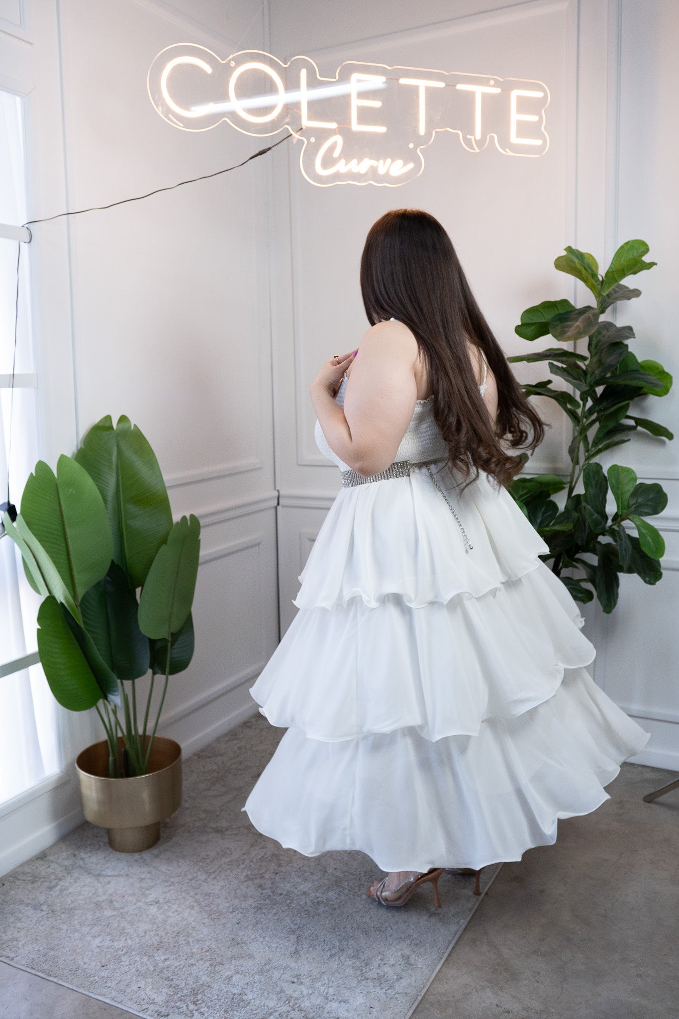 Vestido Curvy de Gasa Ivory con Holanes y Cintura Elástica