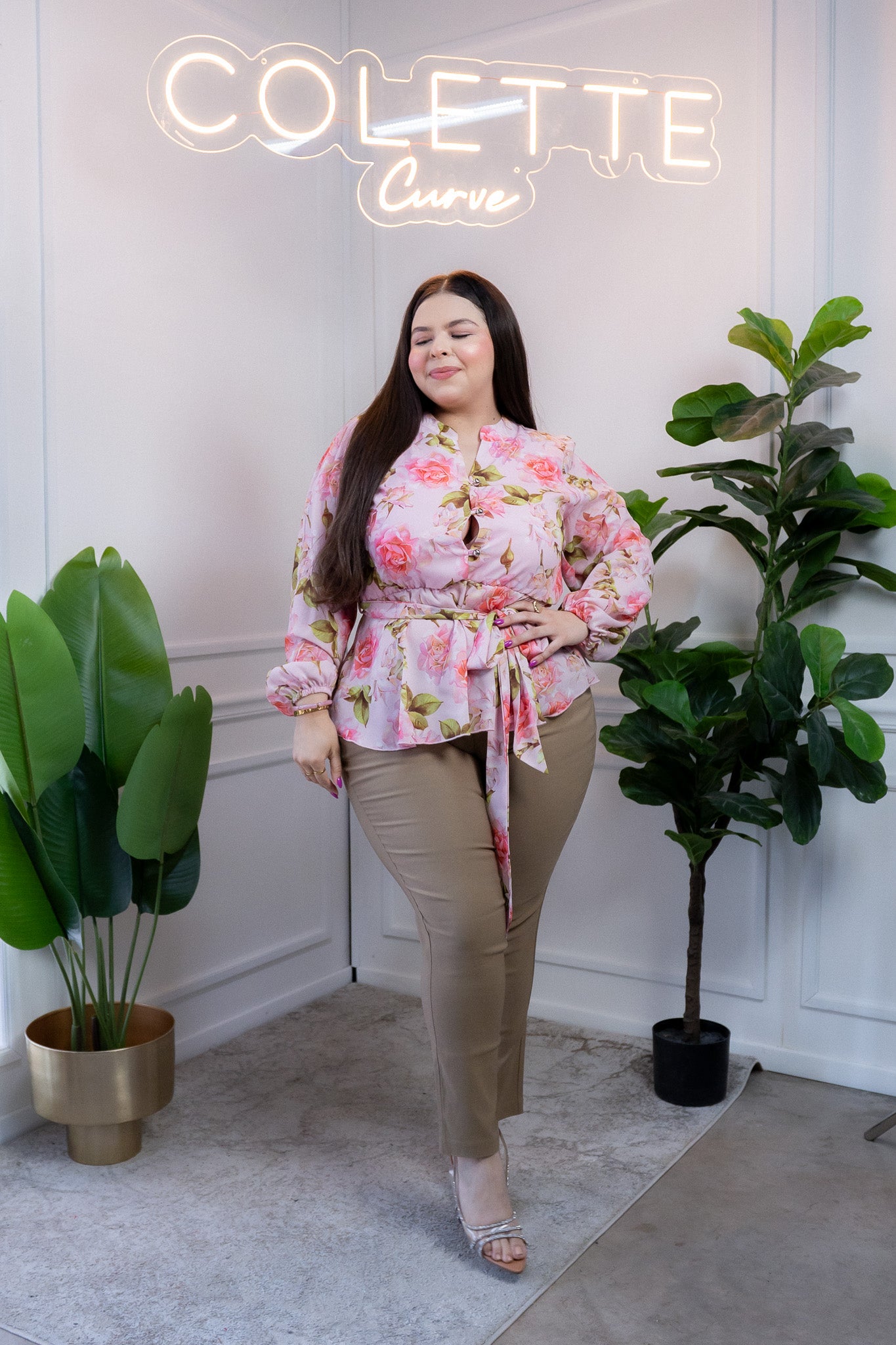 Pantalón Curvy Vestir Caki con Cinto Realza Glúteos