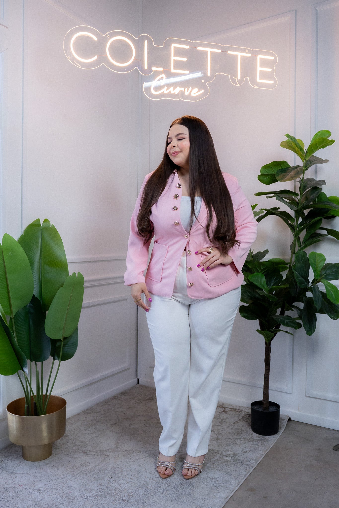Blazer Curvy Liso Rosa con Botones Dorados Estructura Femenina
