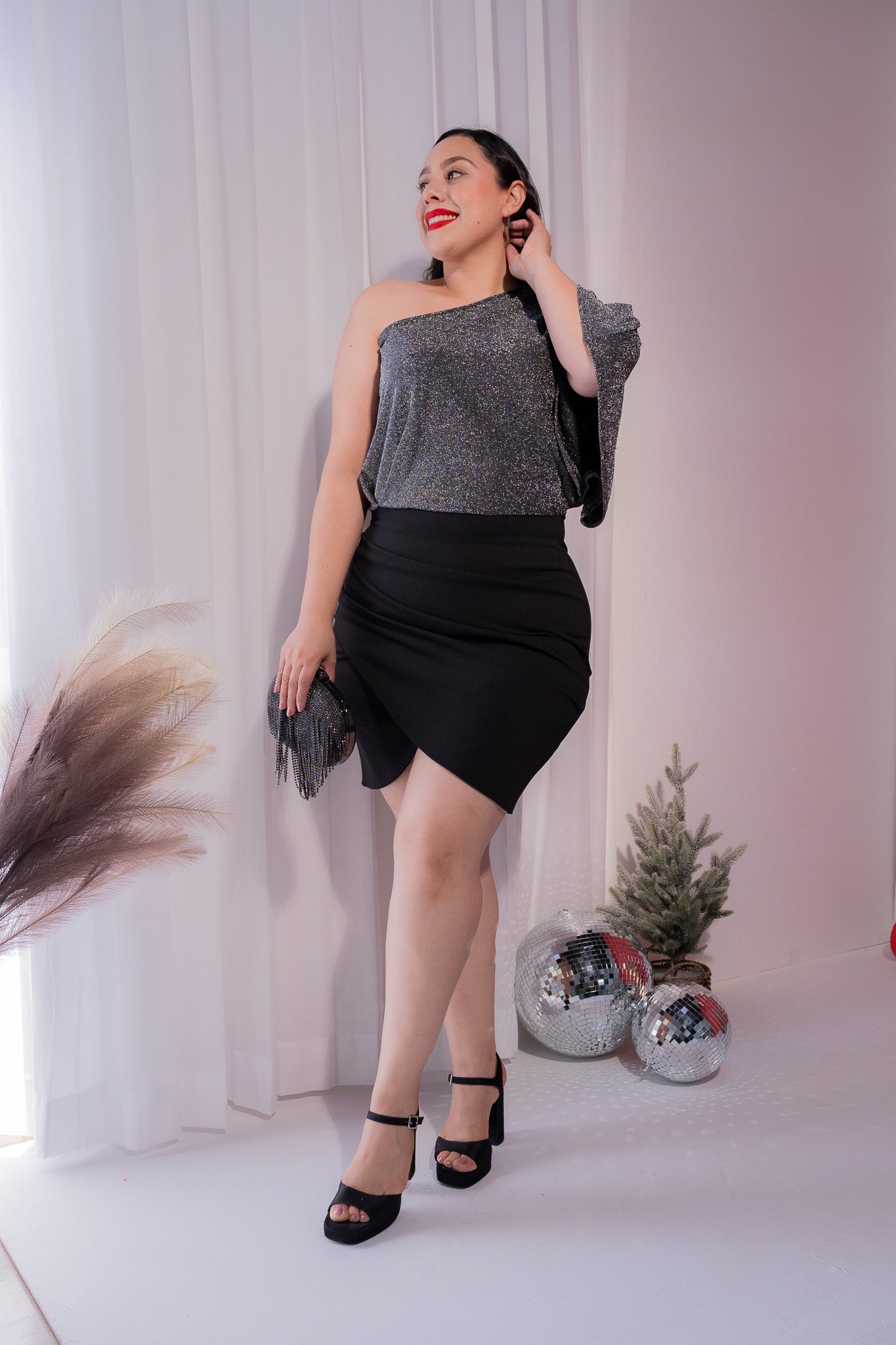 Vestido One Shoulder con Brillos Plata Plus Size para Mujer