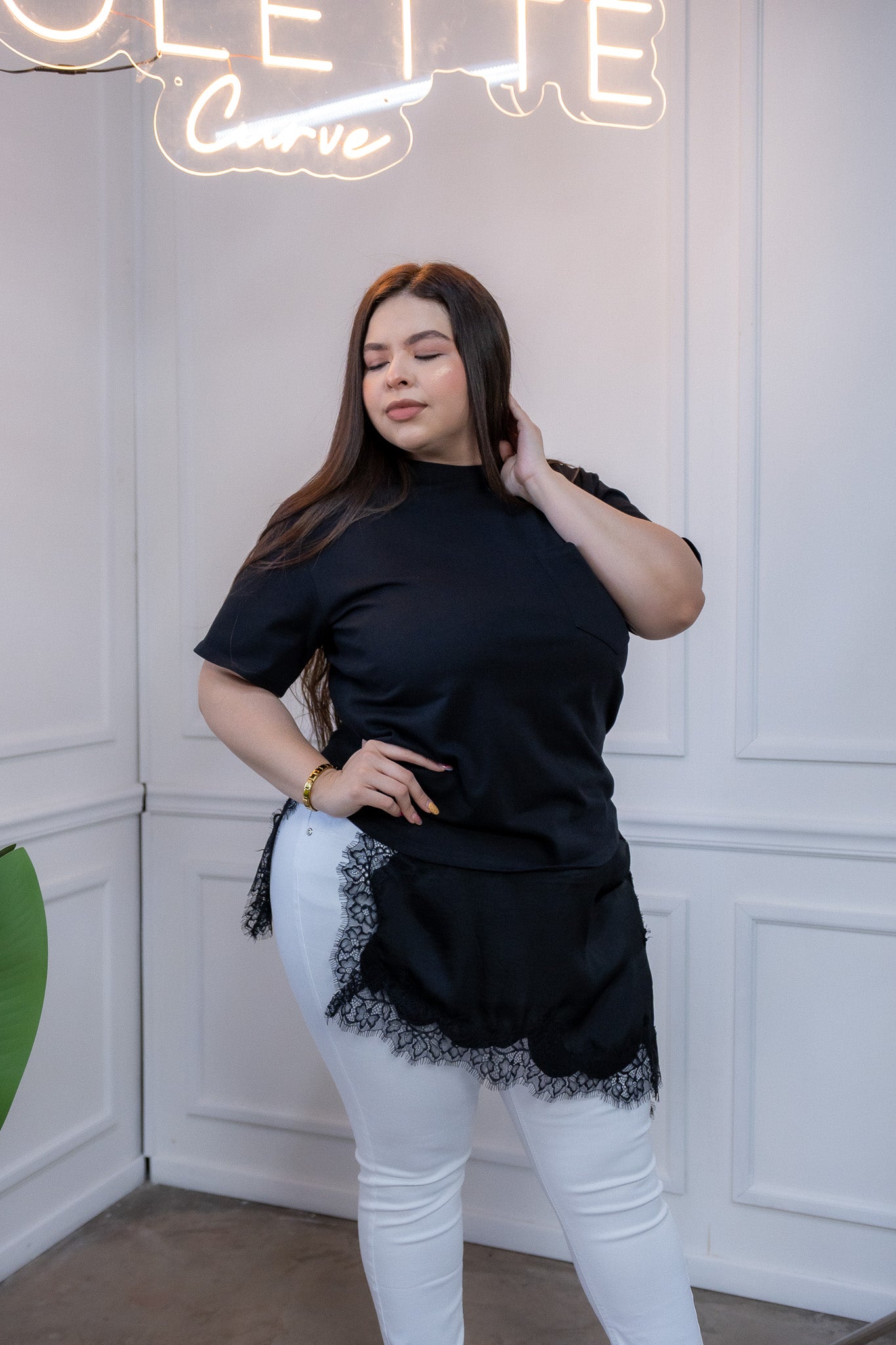Blusa Curvy Algodón con Encaje Asimétrico Negro Casual Chic