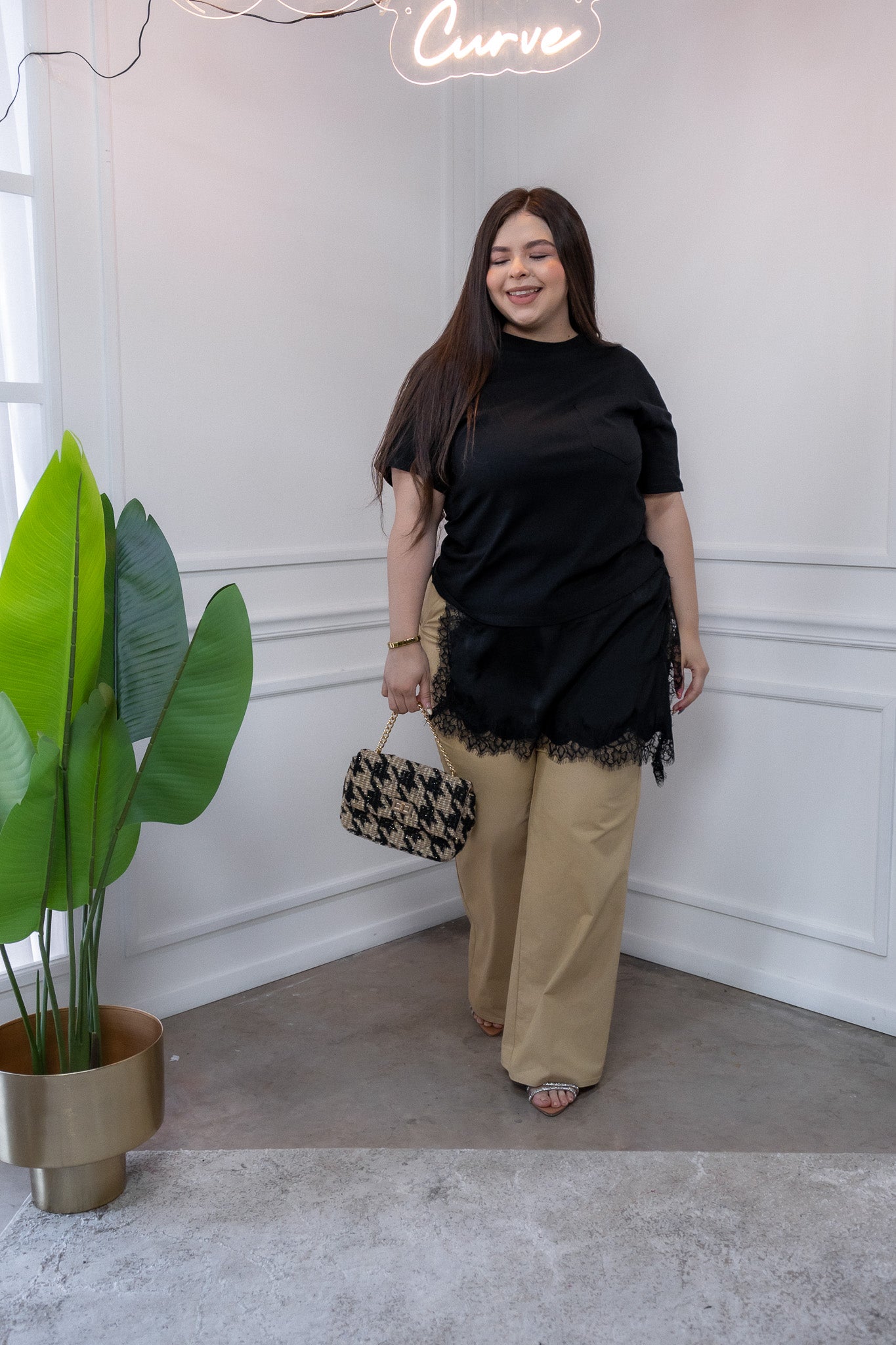 Blusa Curvy Algodón con Encaje Asimétrico Negro Casual Chic