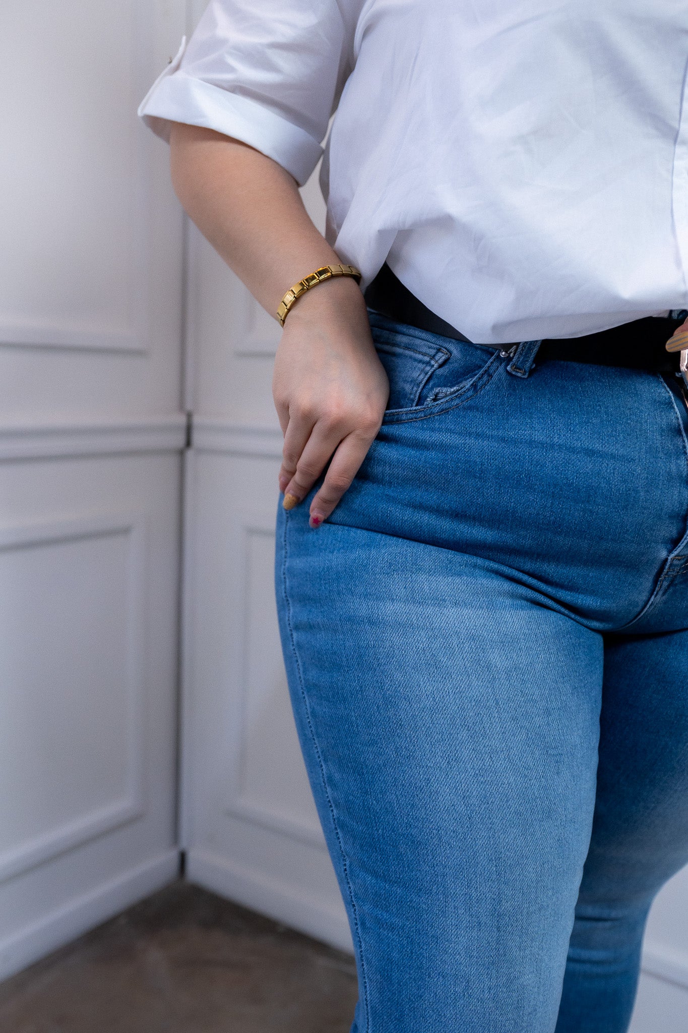 Light-colored skinny jeans
