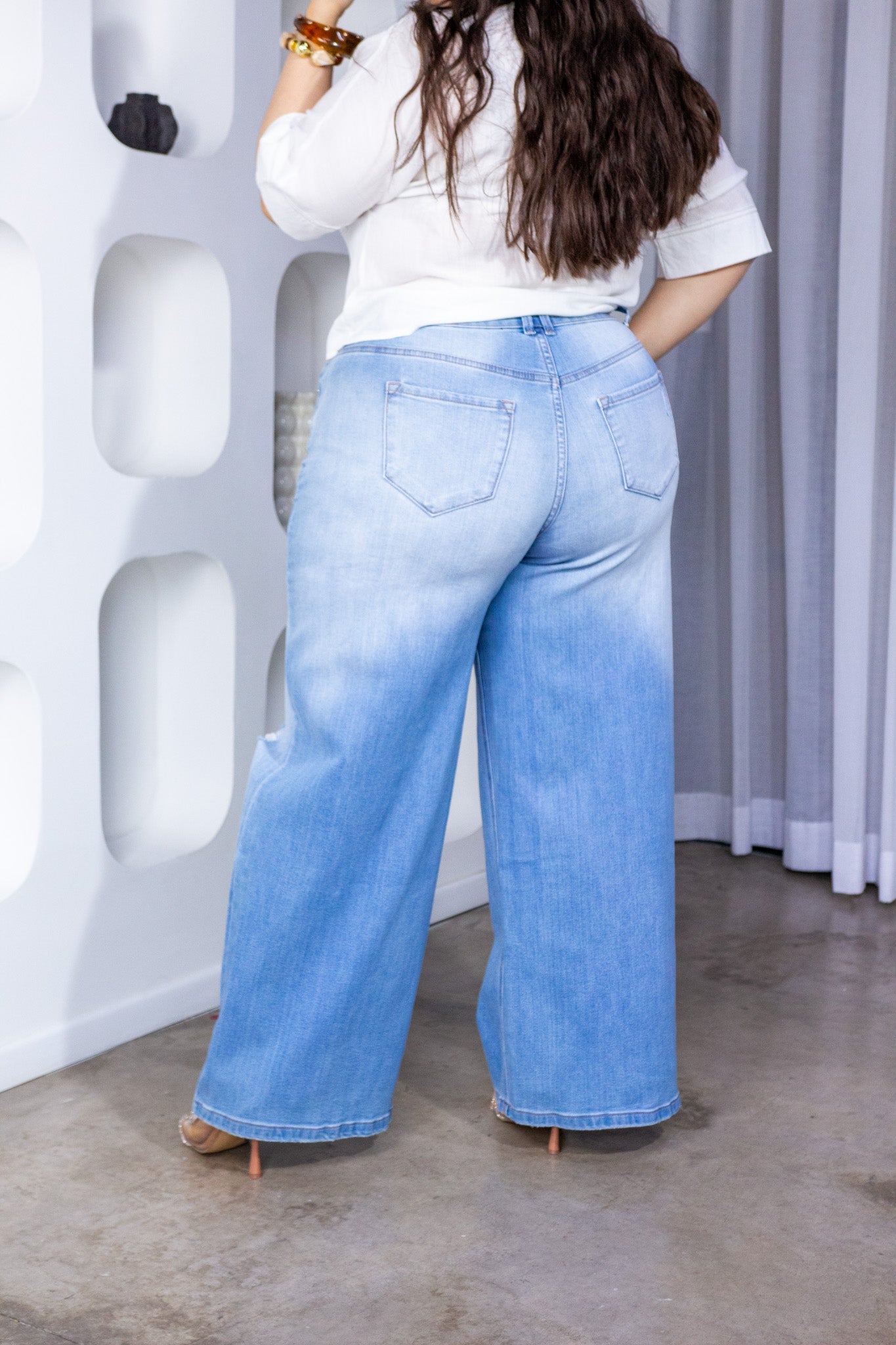 Jeans Curvy Wide Leg Rasgado Cintura Alta Azul Claro