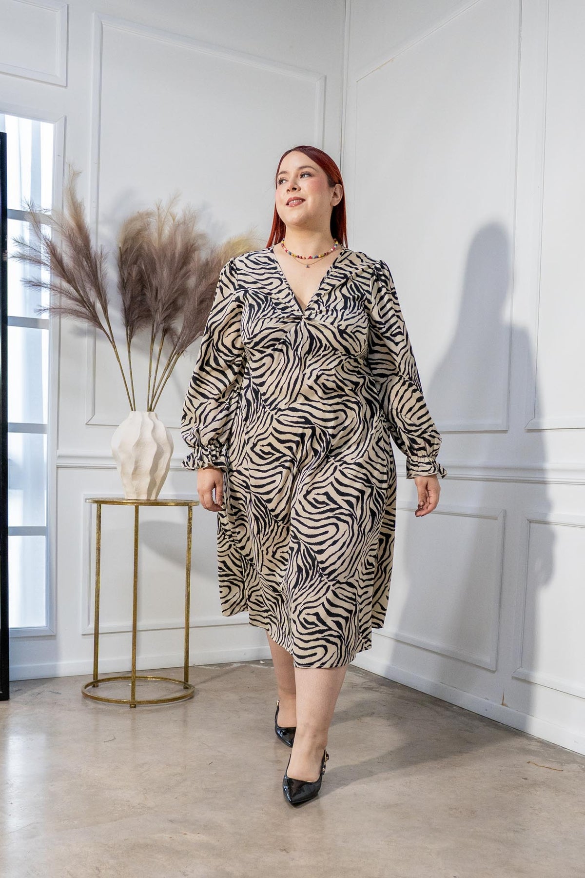 Vestido Curvy Midi Escote V Print Cebra Beige