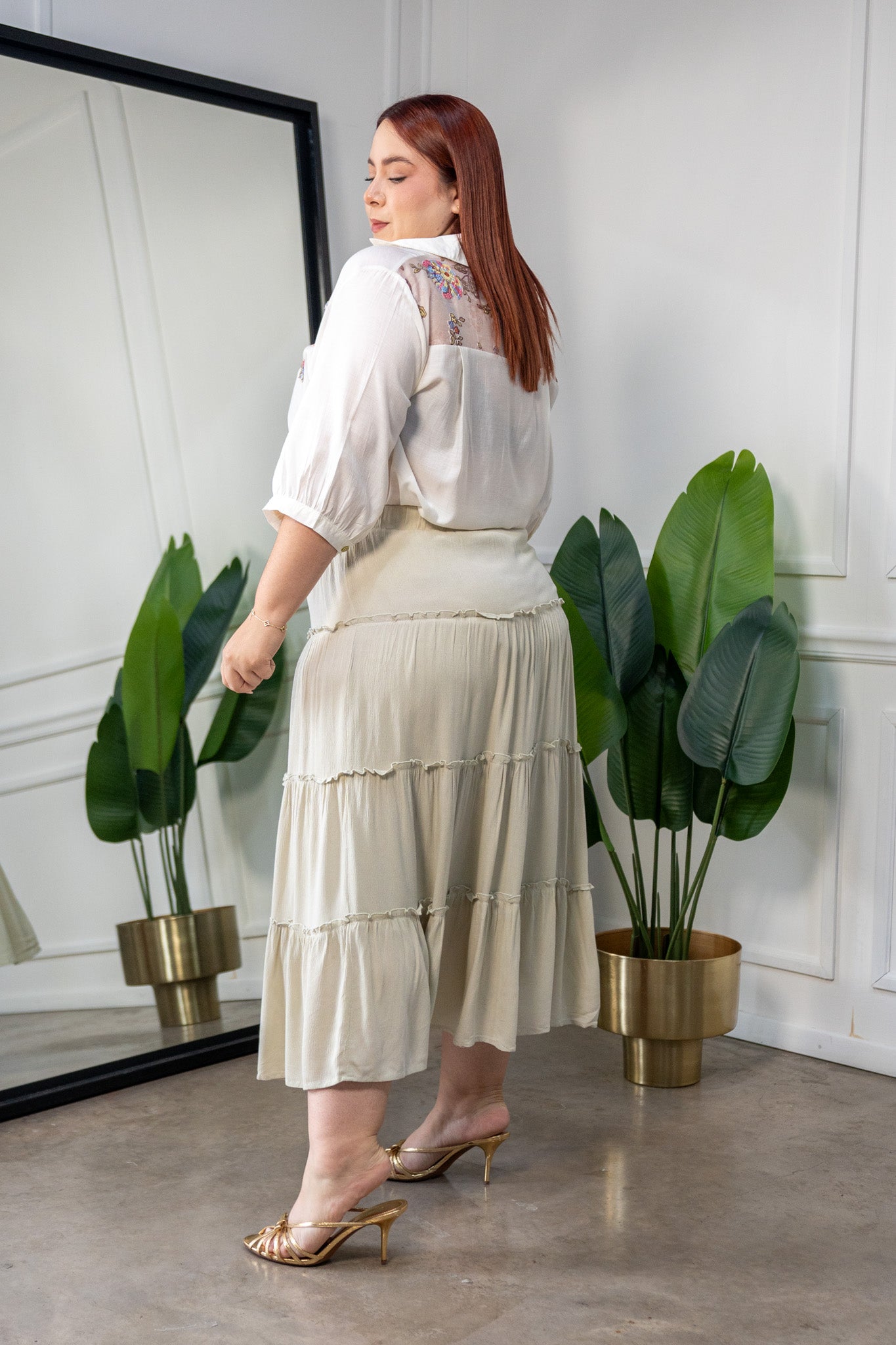 Camisa Curvy Manga Larga con Bordado Beige