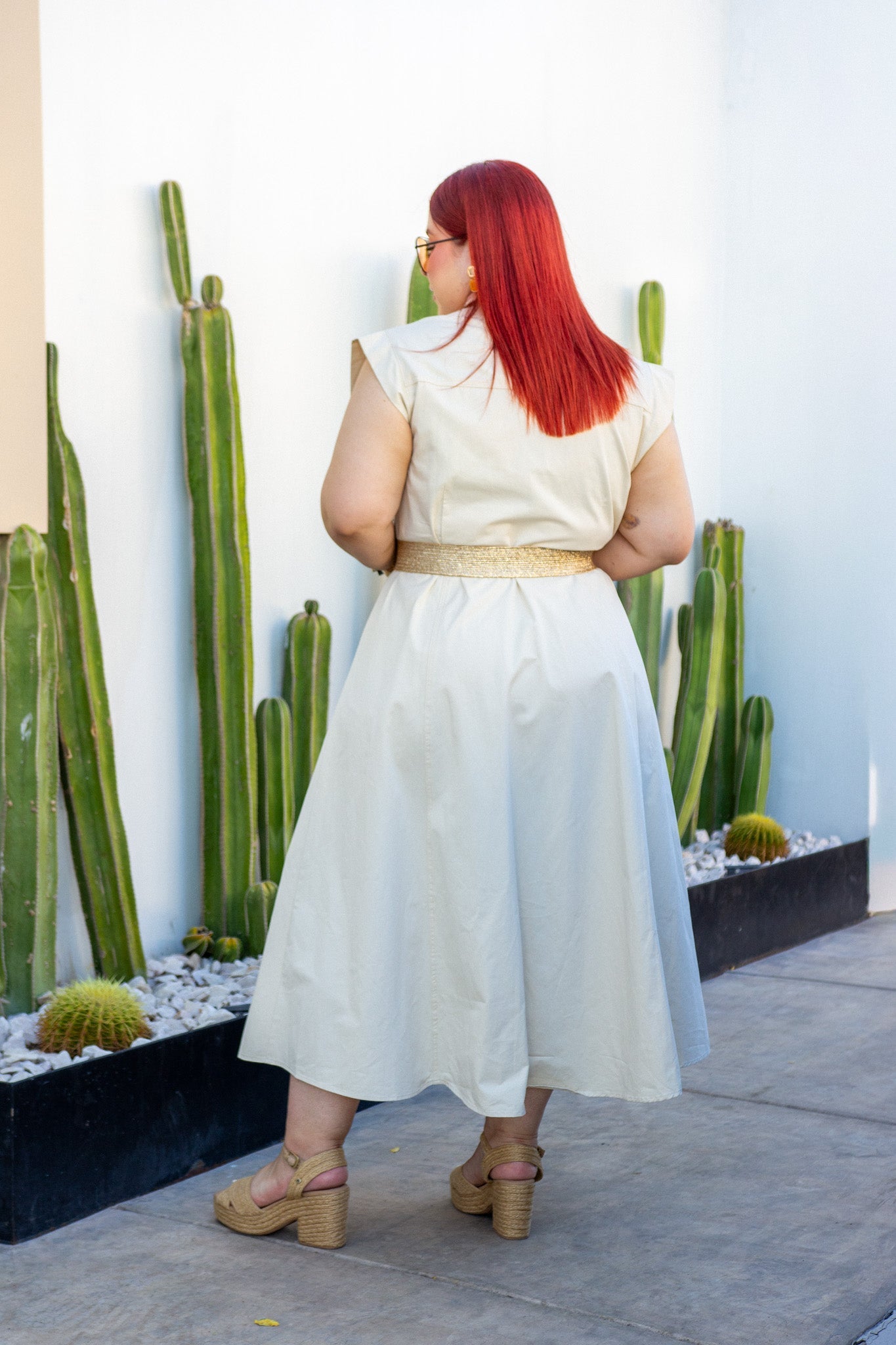 Vestido Maxi Camisero Curvy Sin Mangas Botones Dorados Beige