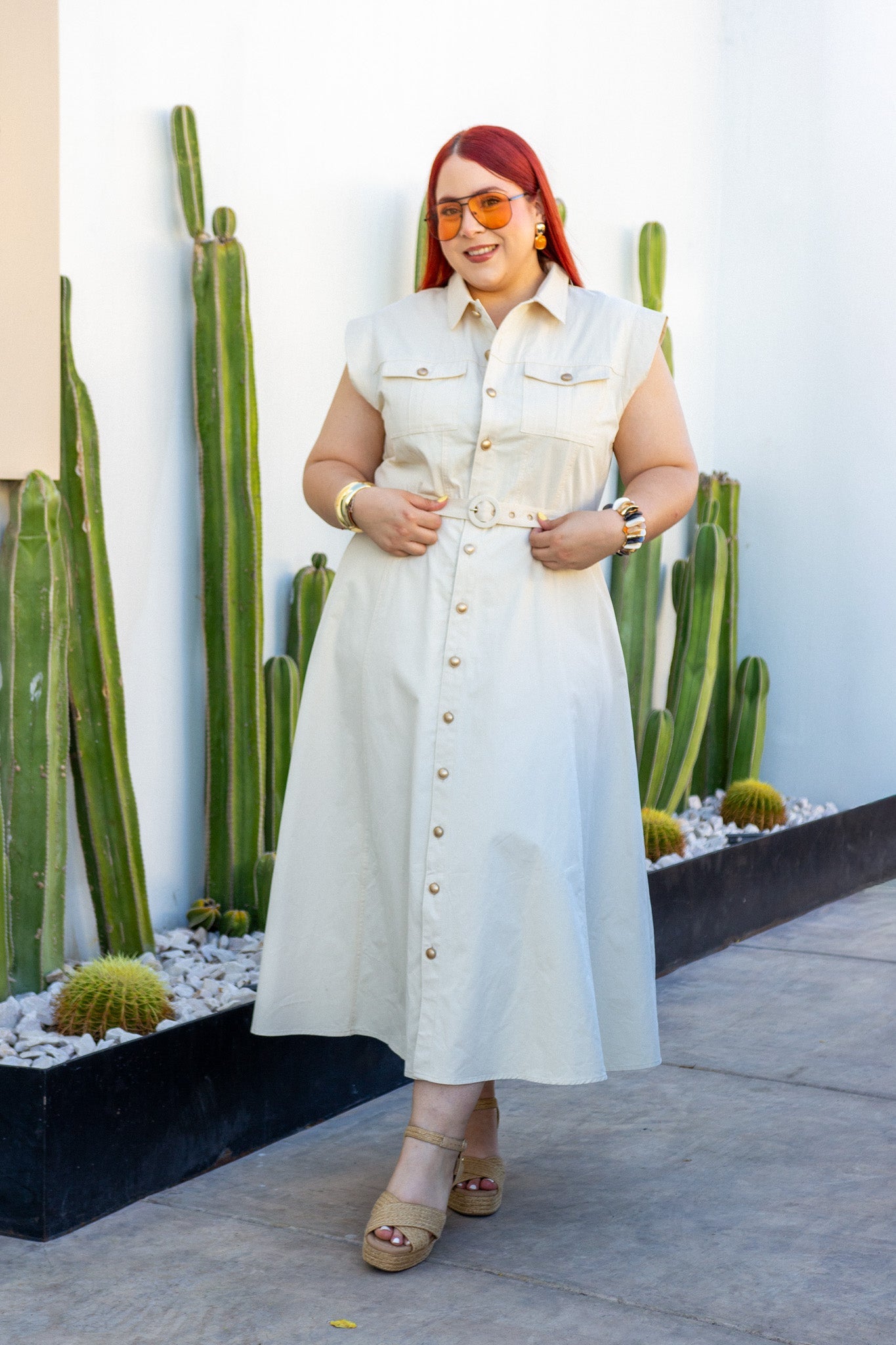 Vestido Maxi Camisero Curvy Sin Mangas Botones Dorados Beige