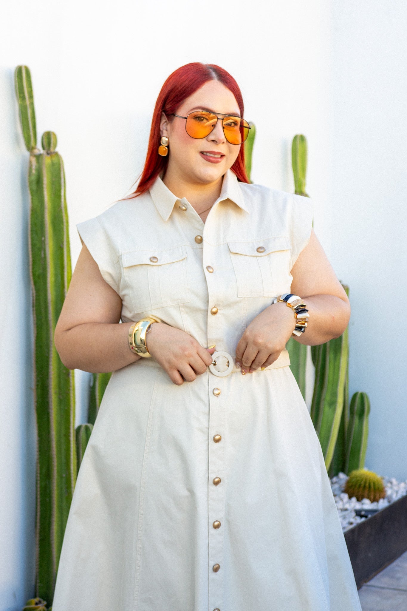Vestido Maxi Camisero Curvy Sin Mangas Botones Dorados Beige