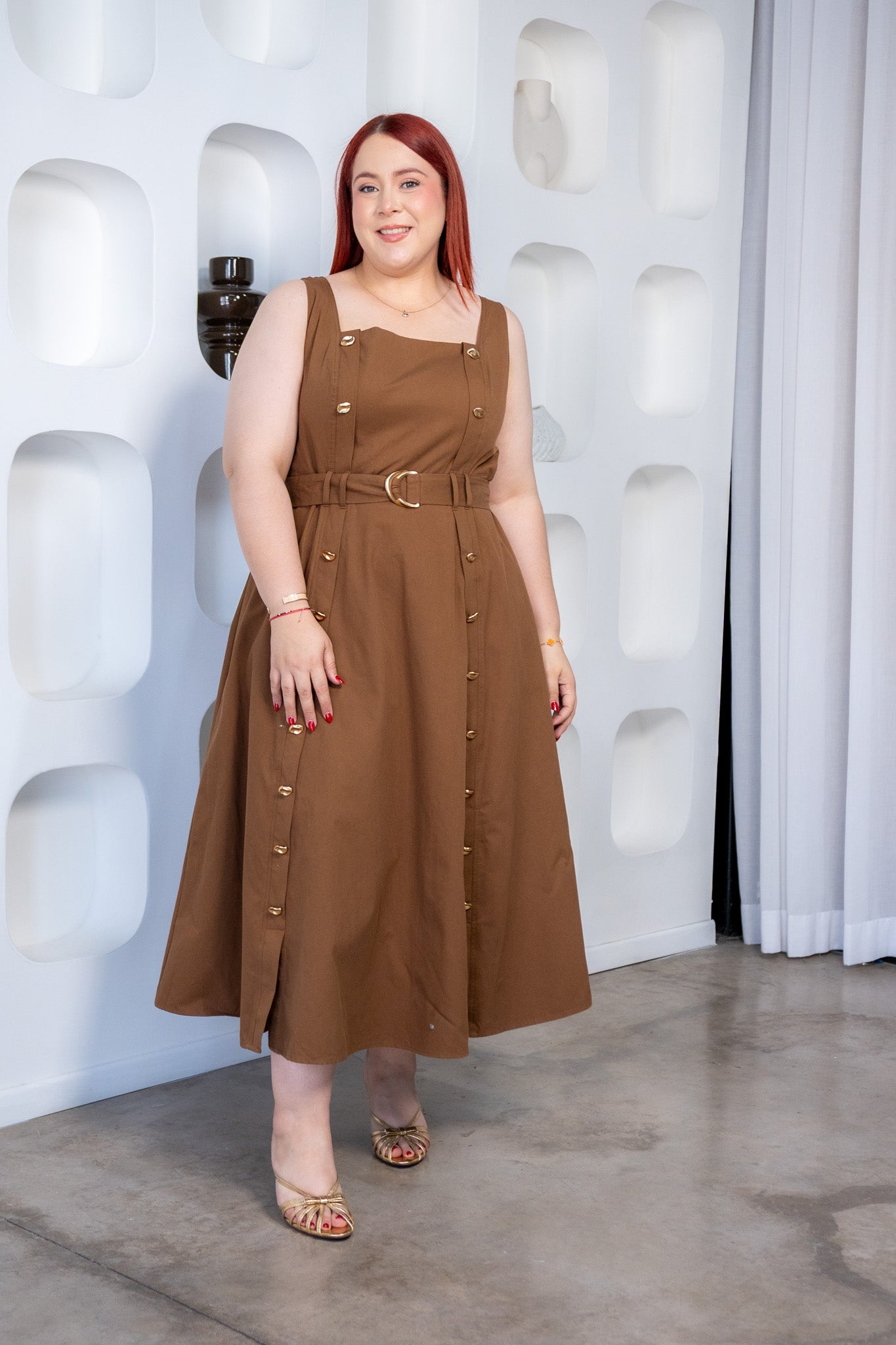 Vestido Largo Curvy Botones Dorados Cinto Café