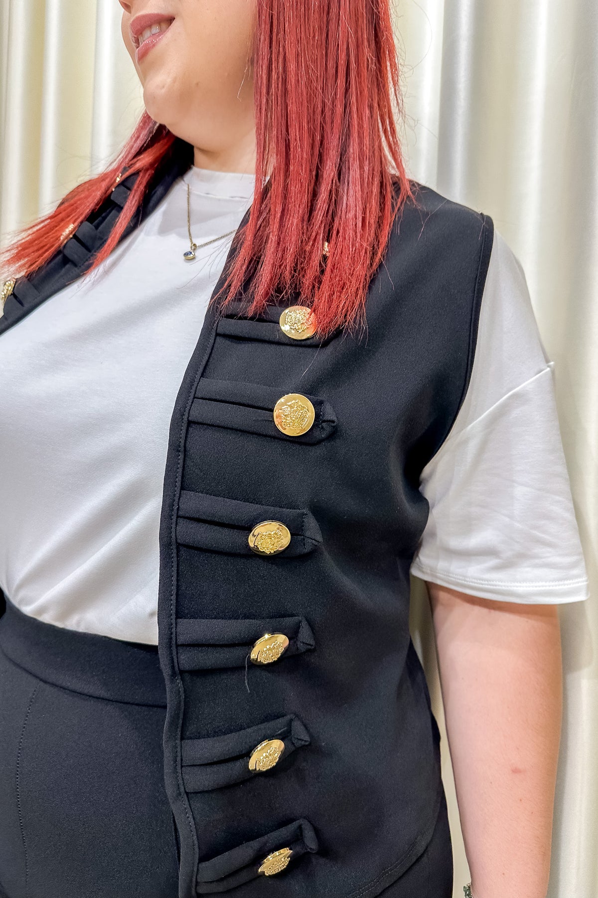 Chaleco Detalle Botones Curvy Negro