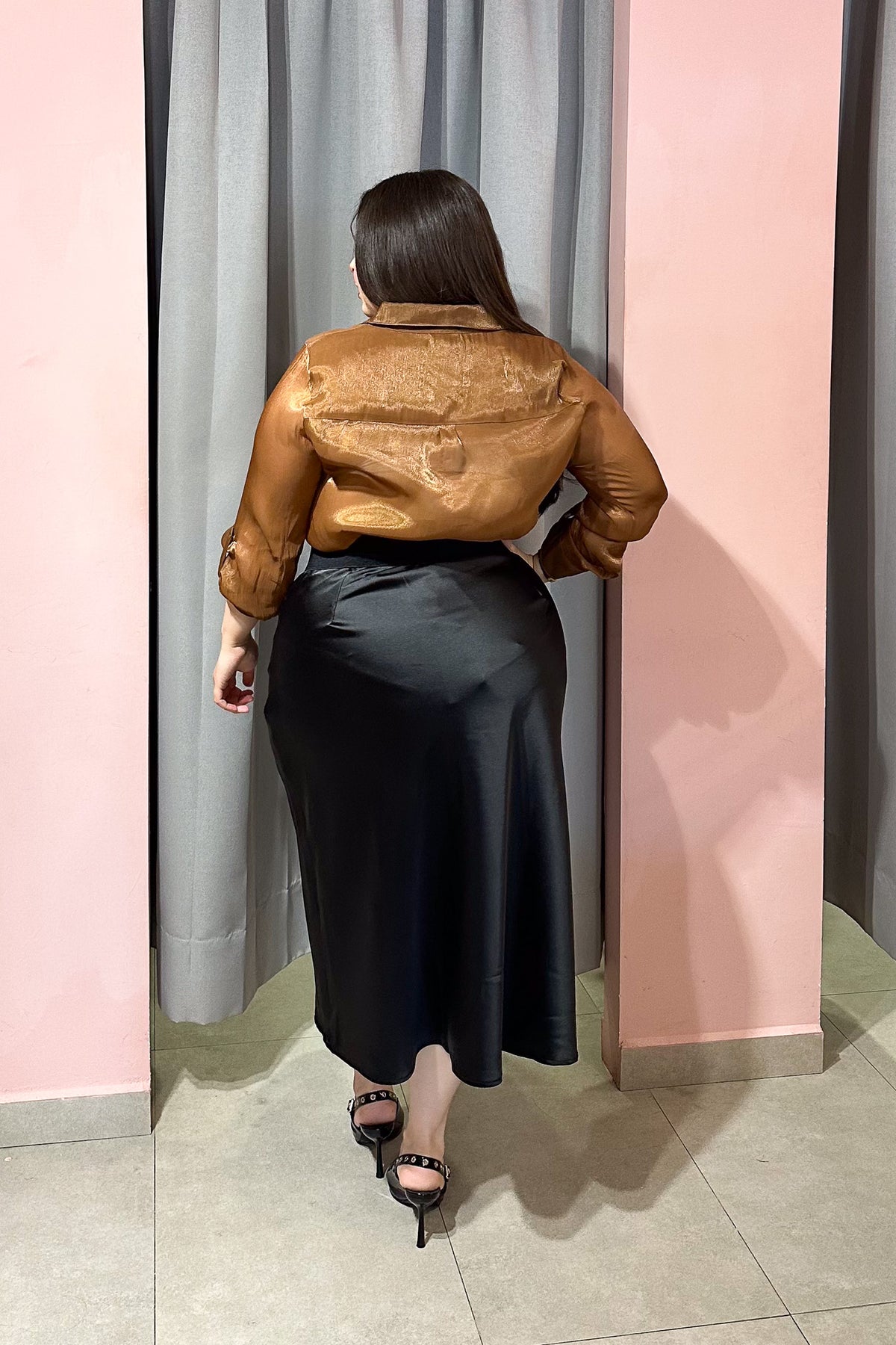 Falda Midi Curvy Satín Fluida Cintura Alta Negro