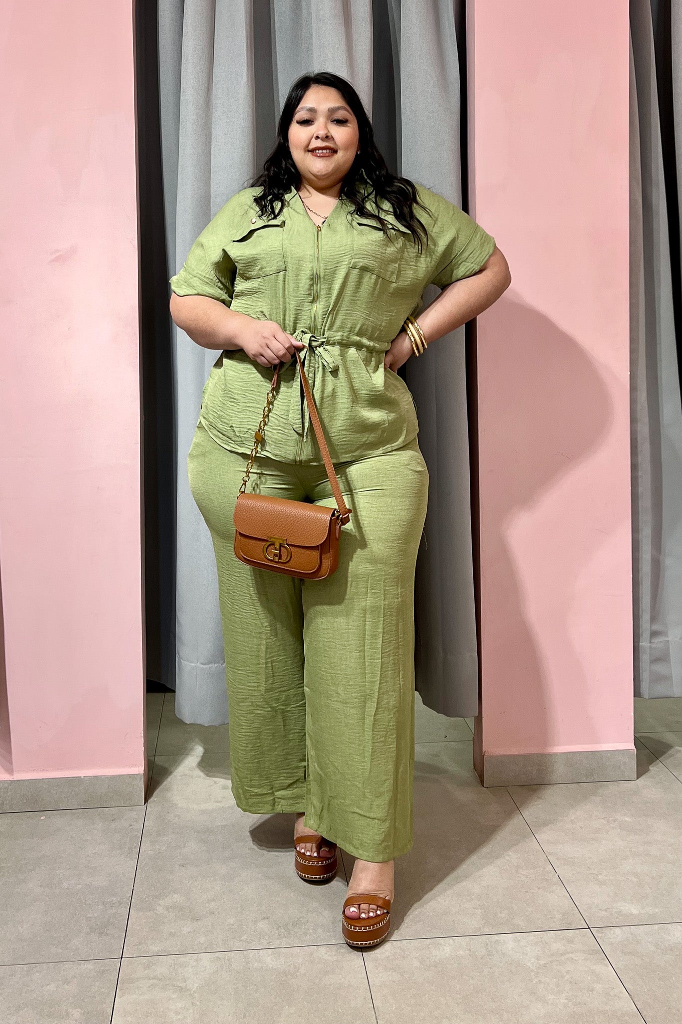 Conjunto Curvy Verde Olivo Blusa y Pantalón Recto Sofisticado