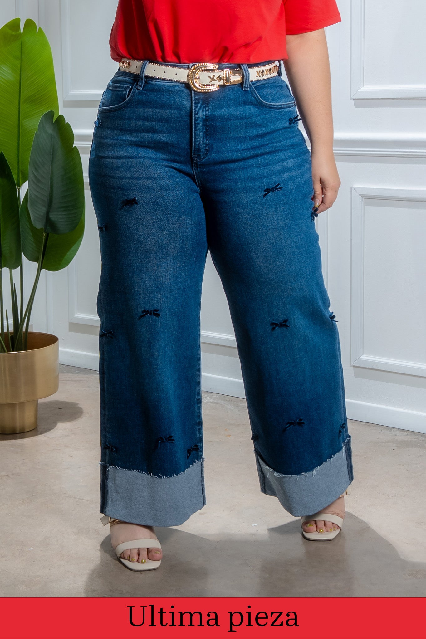Jeans recto crop c/moños osc