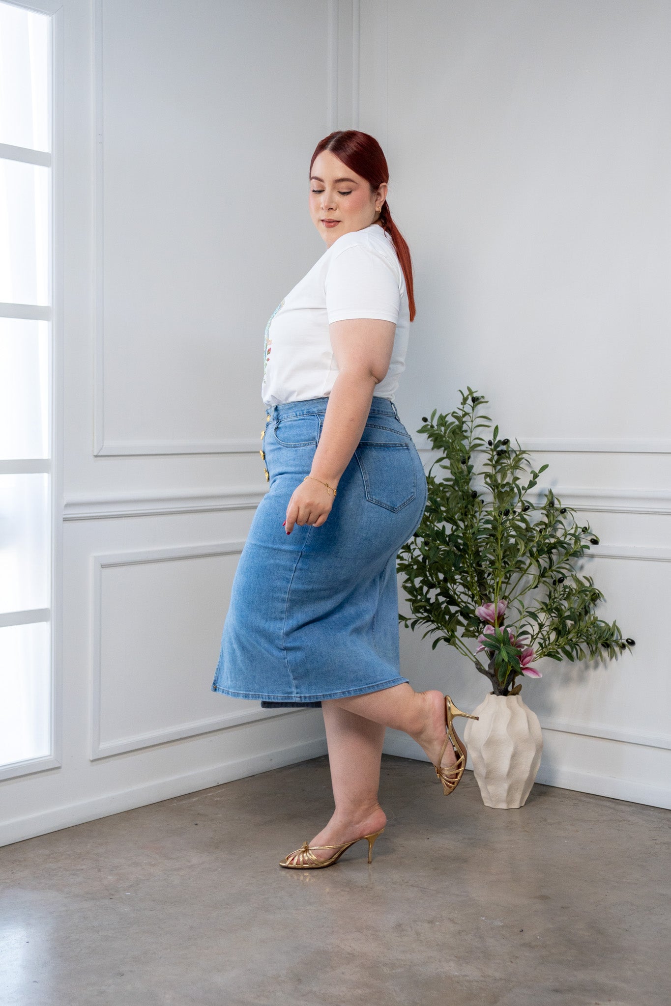 Falda Midi Denim Curvy Botones Abertura Claro