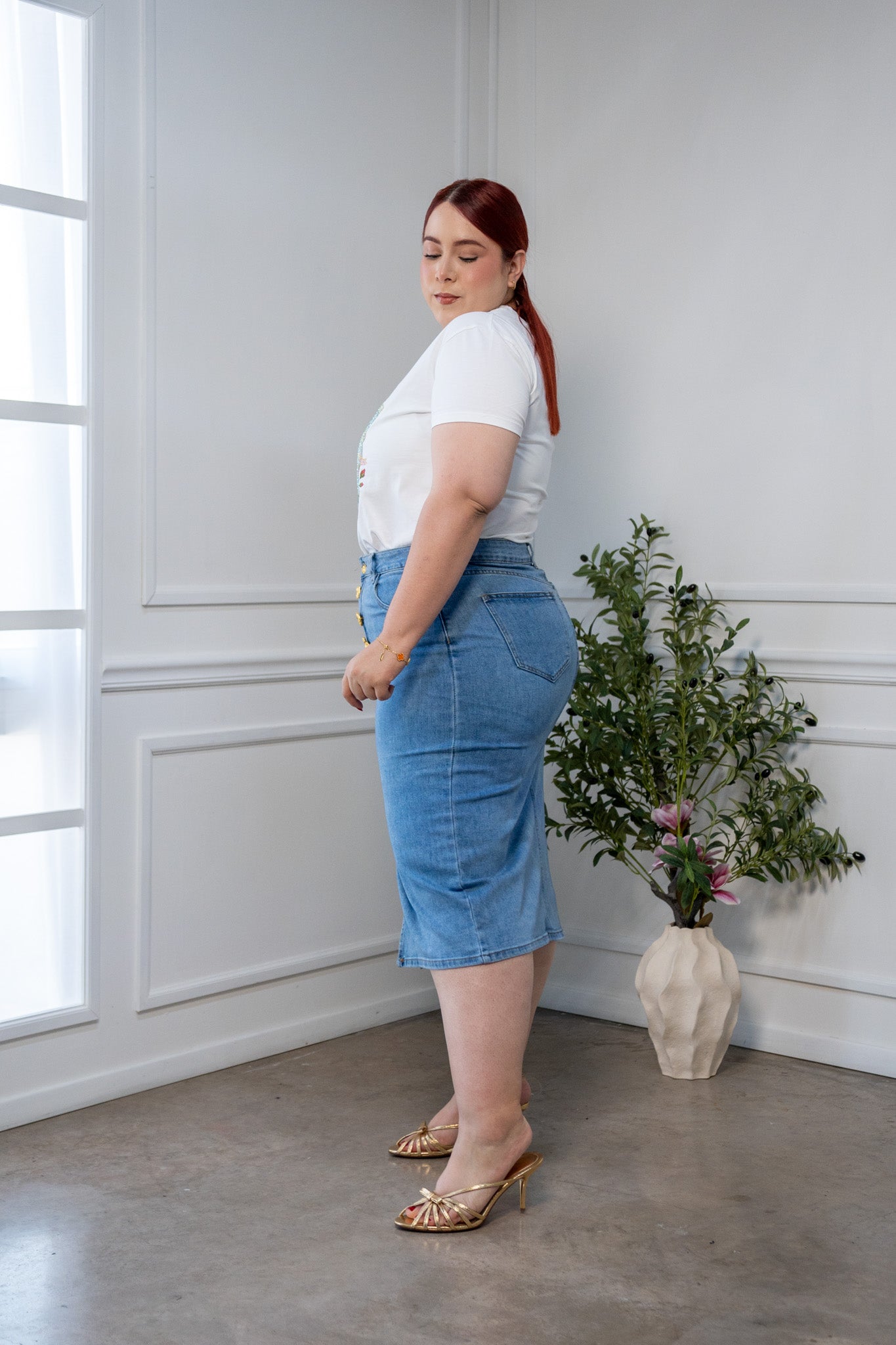 Falda Midi Denim Curvy Botones Abertura Claro