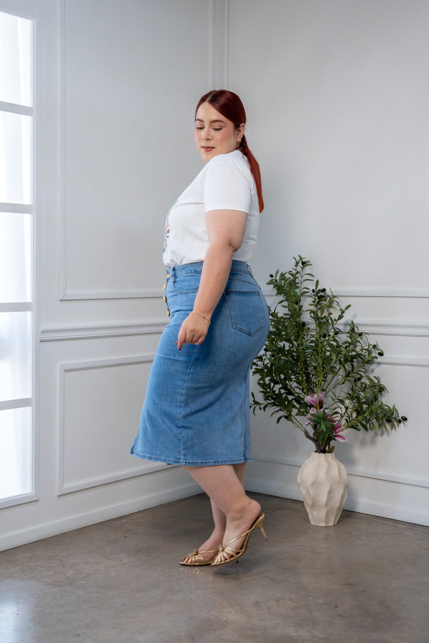 Falda Midi Denim Curvy Botones Abertura Claro