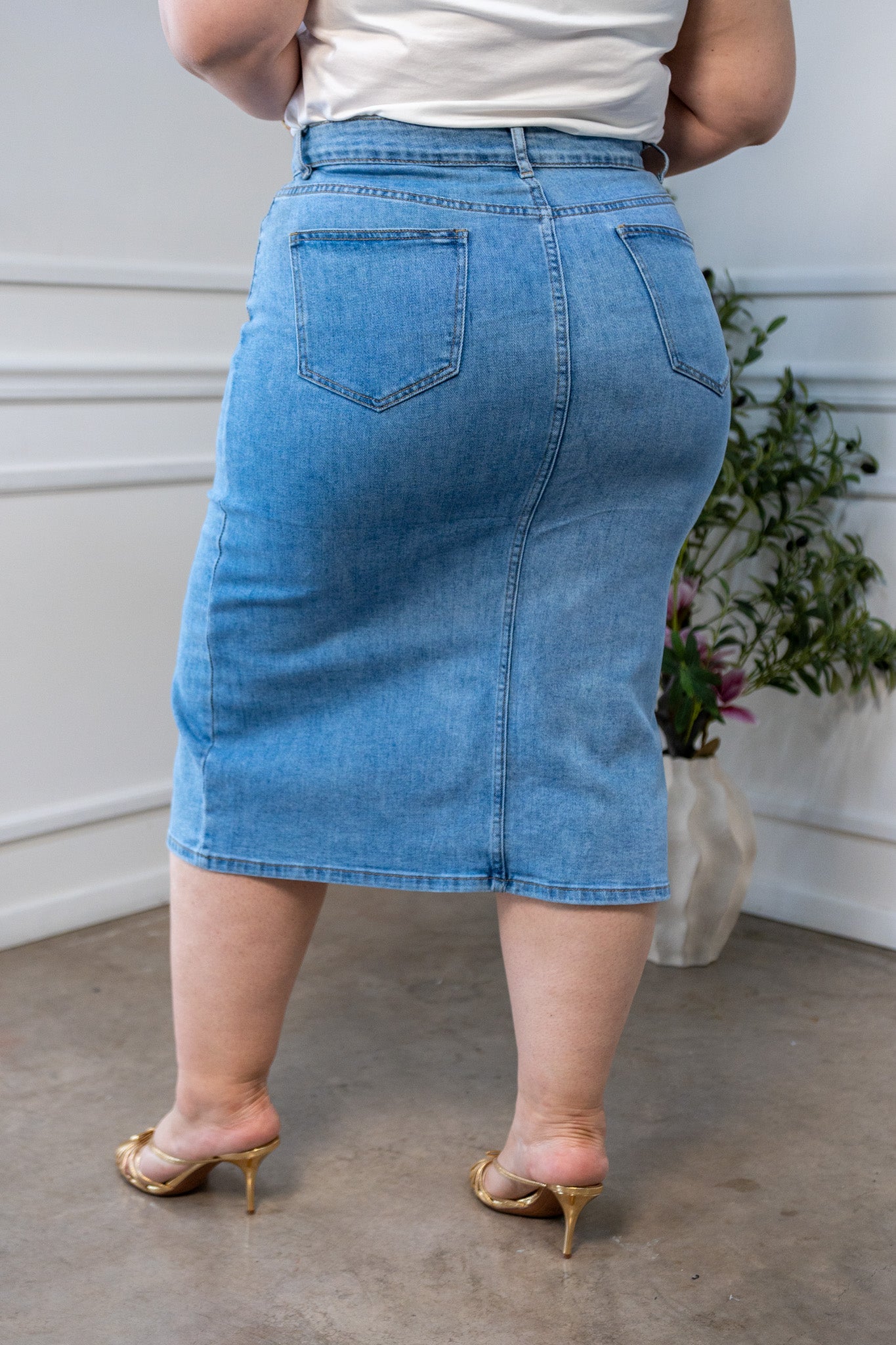 Falda Midi Denim Curvy Botones Abertura Claro