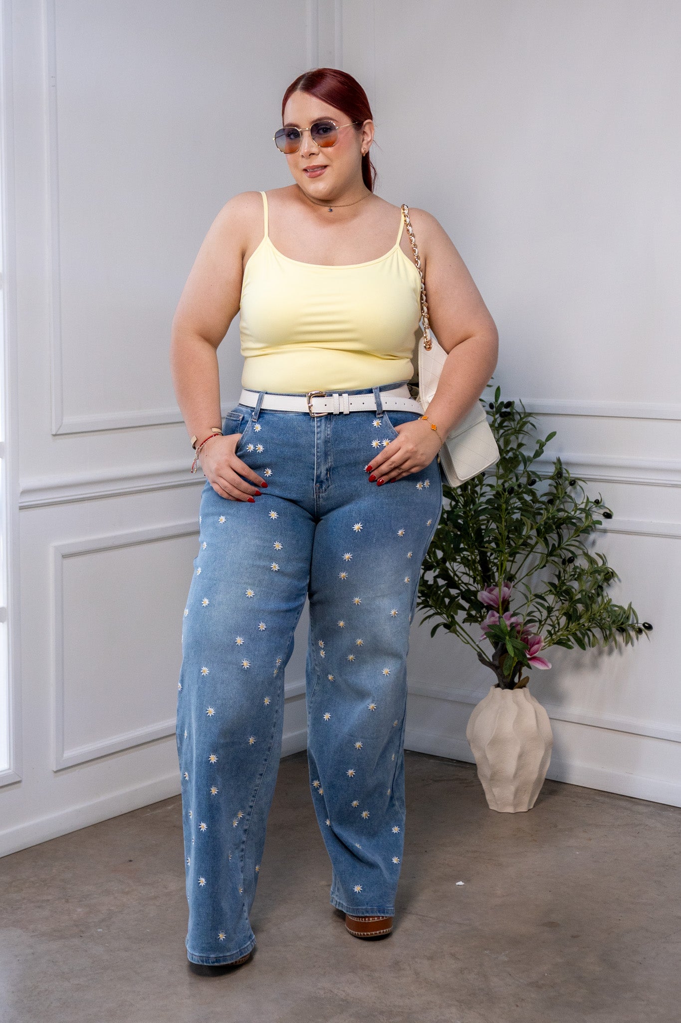 Jeans Recto Curvy Flores Bordadas Denim Claro