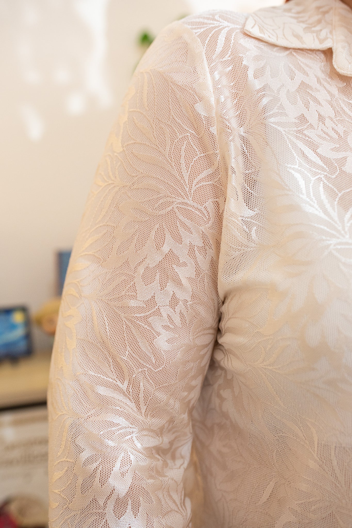 Camisa Curvy Mesh Translúcida Print Flores Manga Larga Ivory