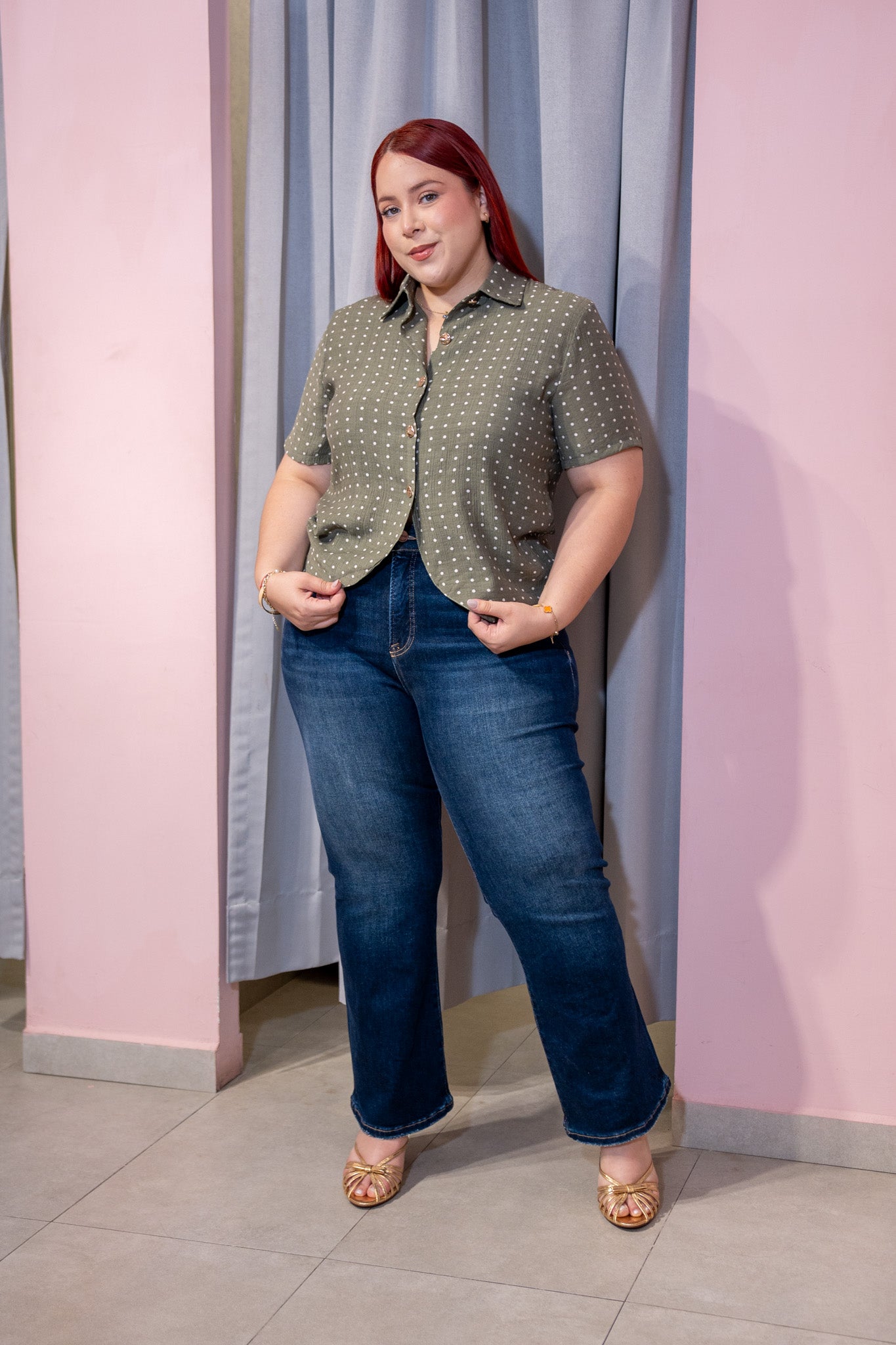 Camisa Curvy con Cuello Camisero Polka Dots Manga Corta Olivo