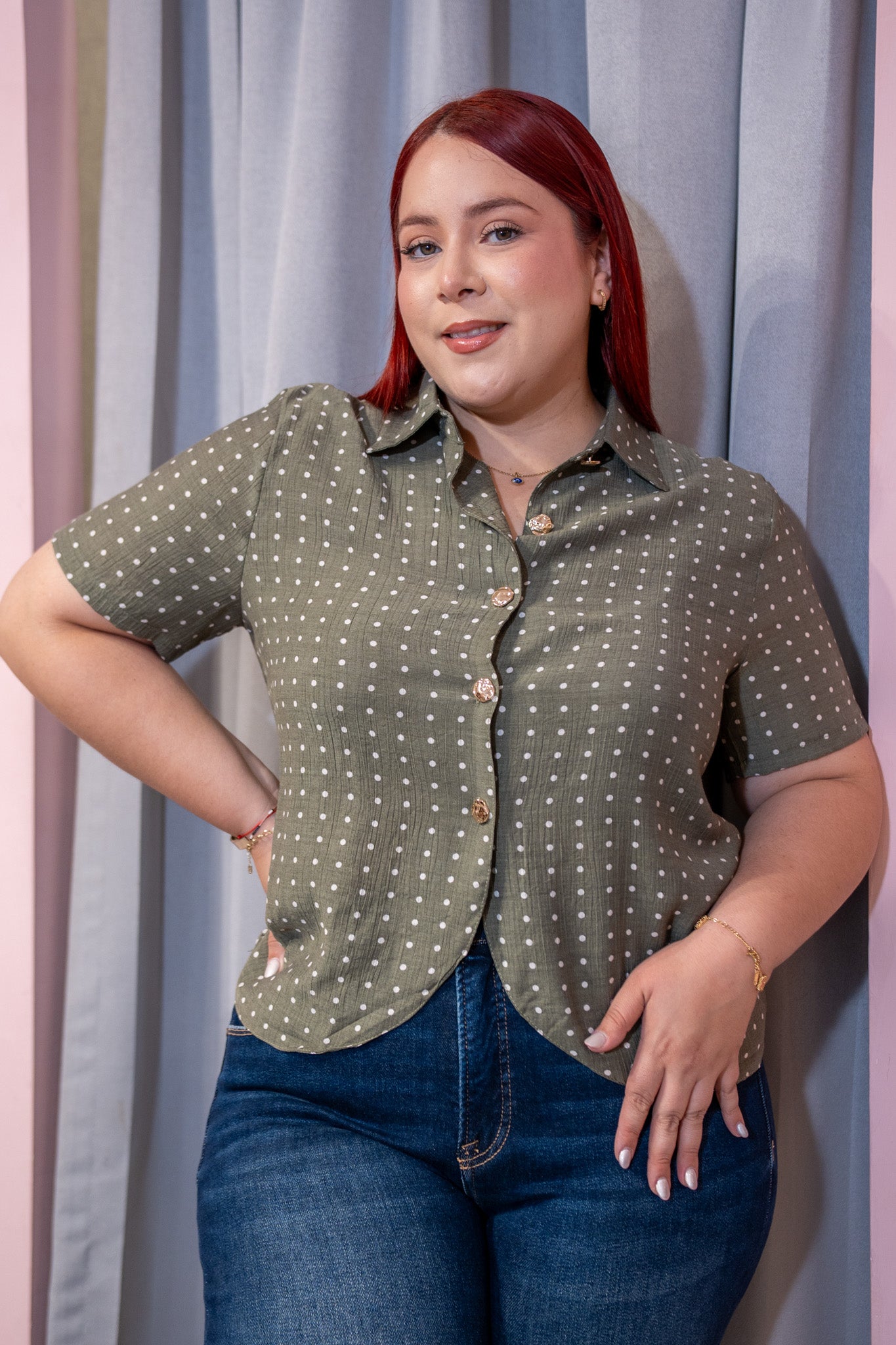 Camisa Curvy con Cuello Camisero Polka Dots Manga Corta Olivo