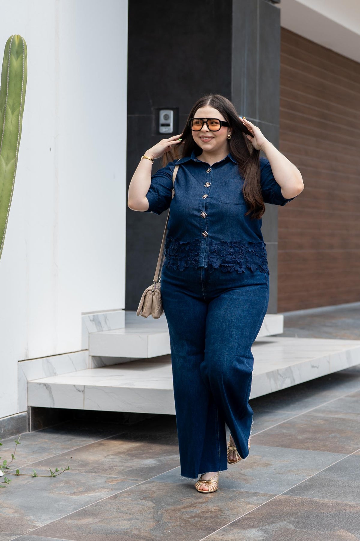 Camisa Denim con Encaje Cropped Curvy Oscuro