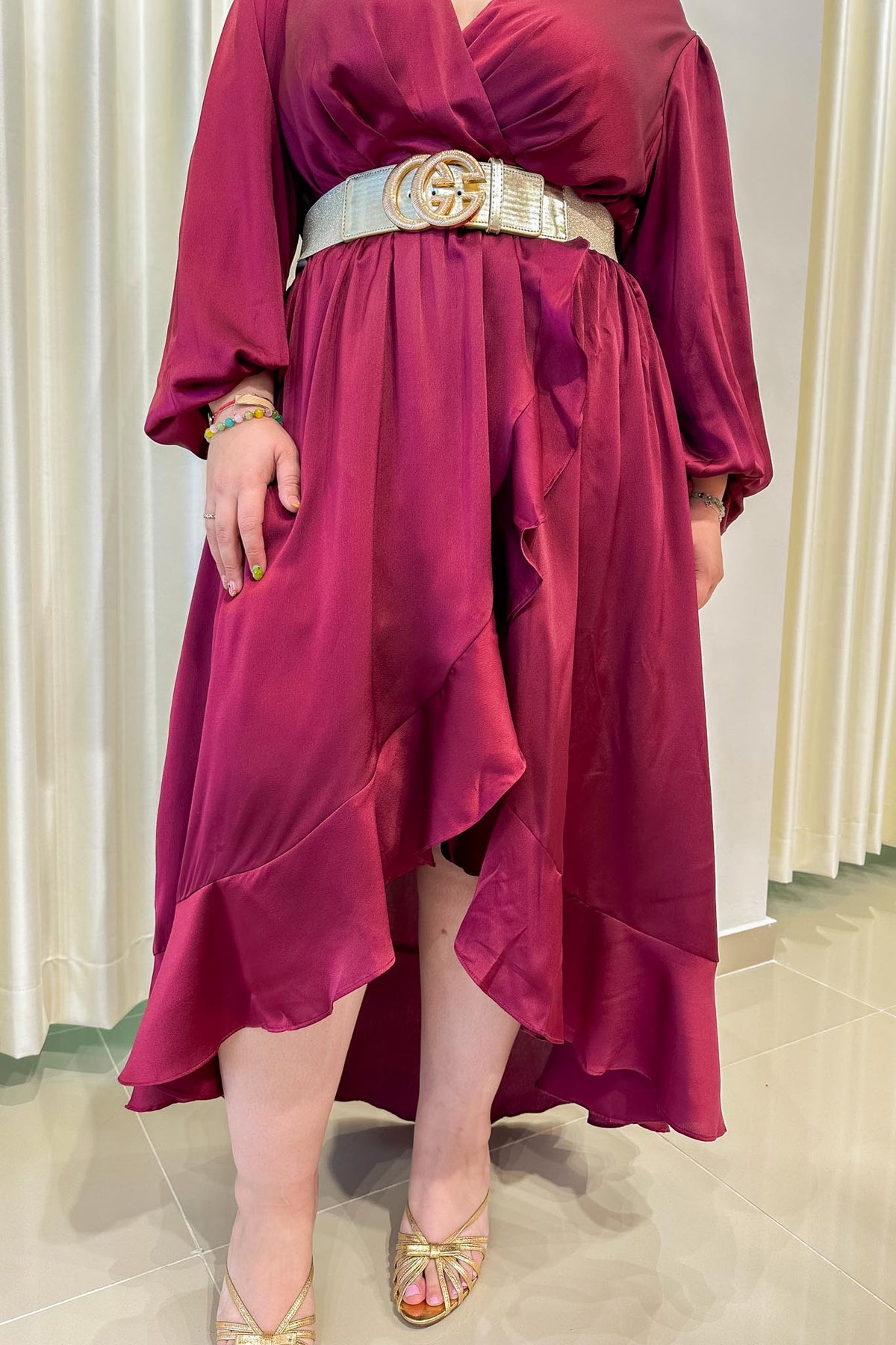 Vestido Curvy Largo Satín Cruzado Volante Tinto