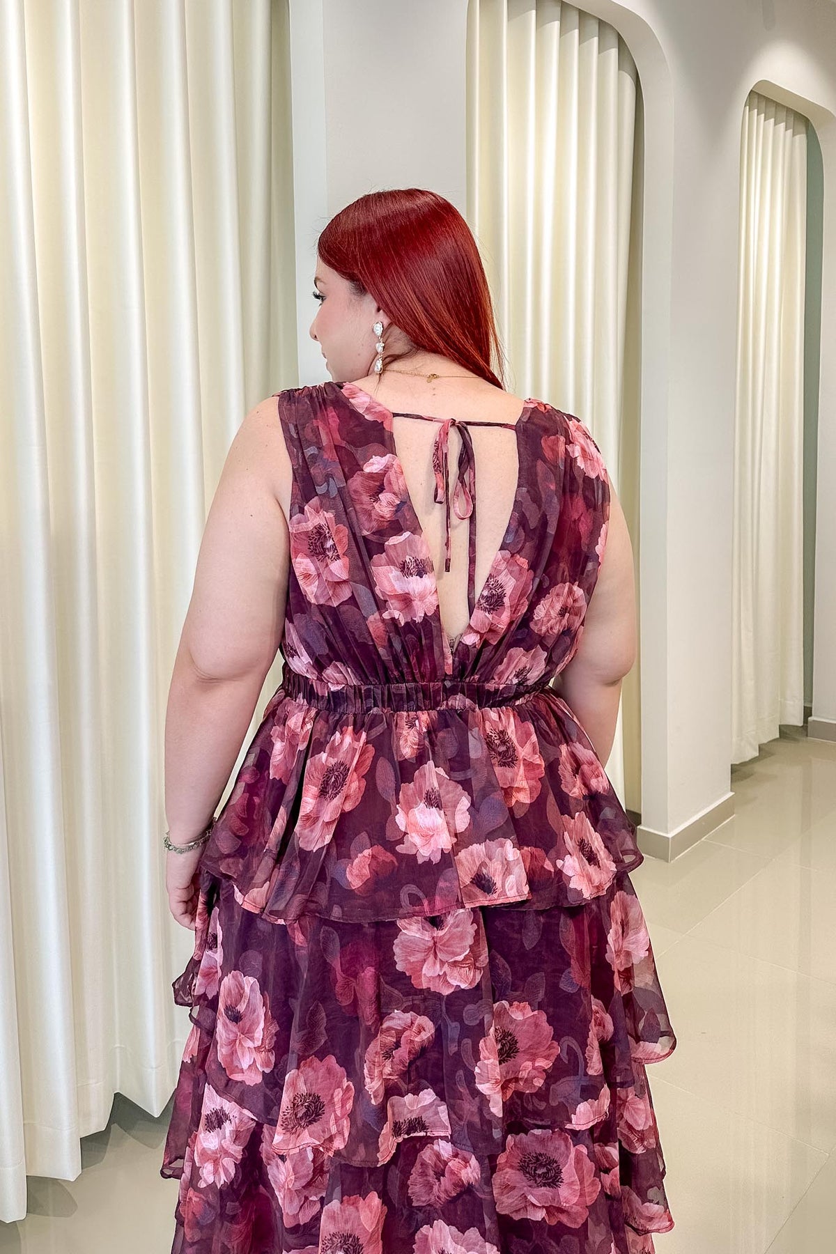 Vestido Midi Curvy Floral de Holanes Escote V Tinto