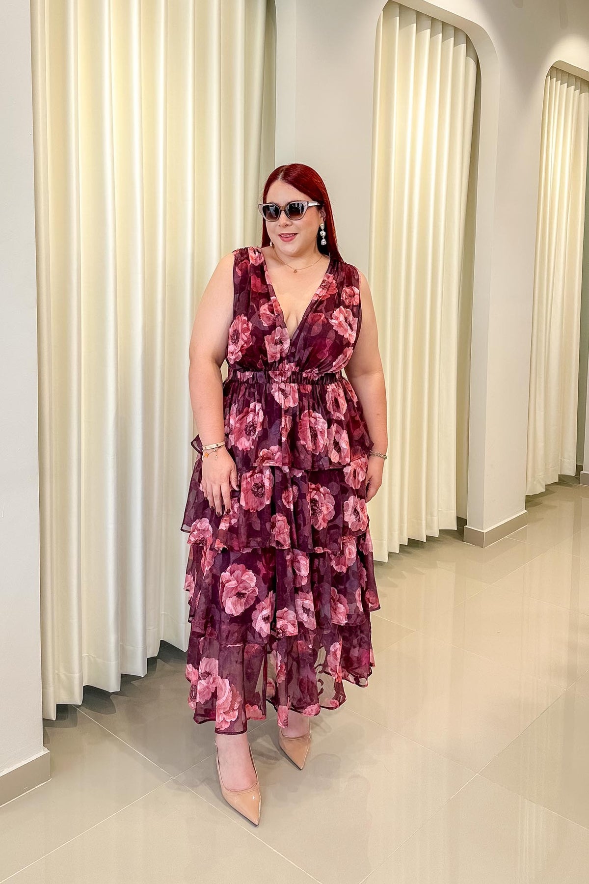 Vestido Midi Curvy Floral de Holanes Escote V Tinto