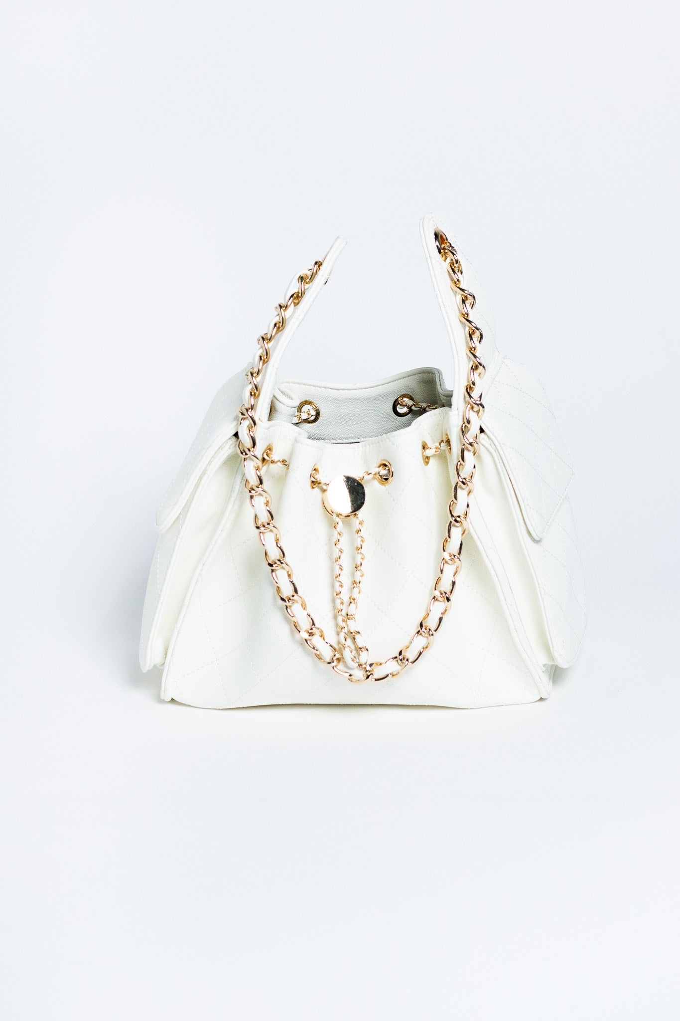 Bolsa Bucket Capitoneada Blanca con Cadena Dorada