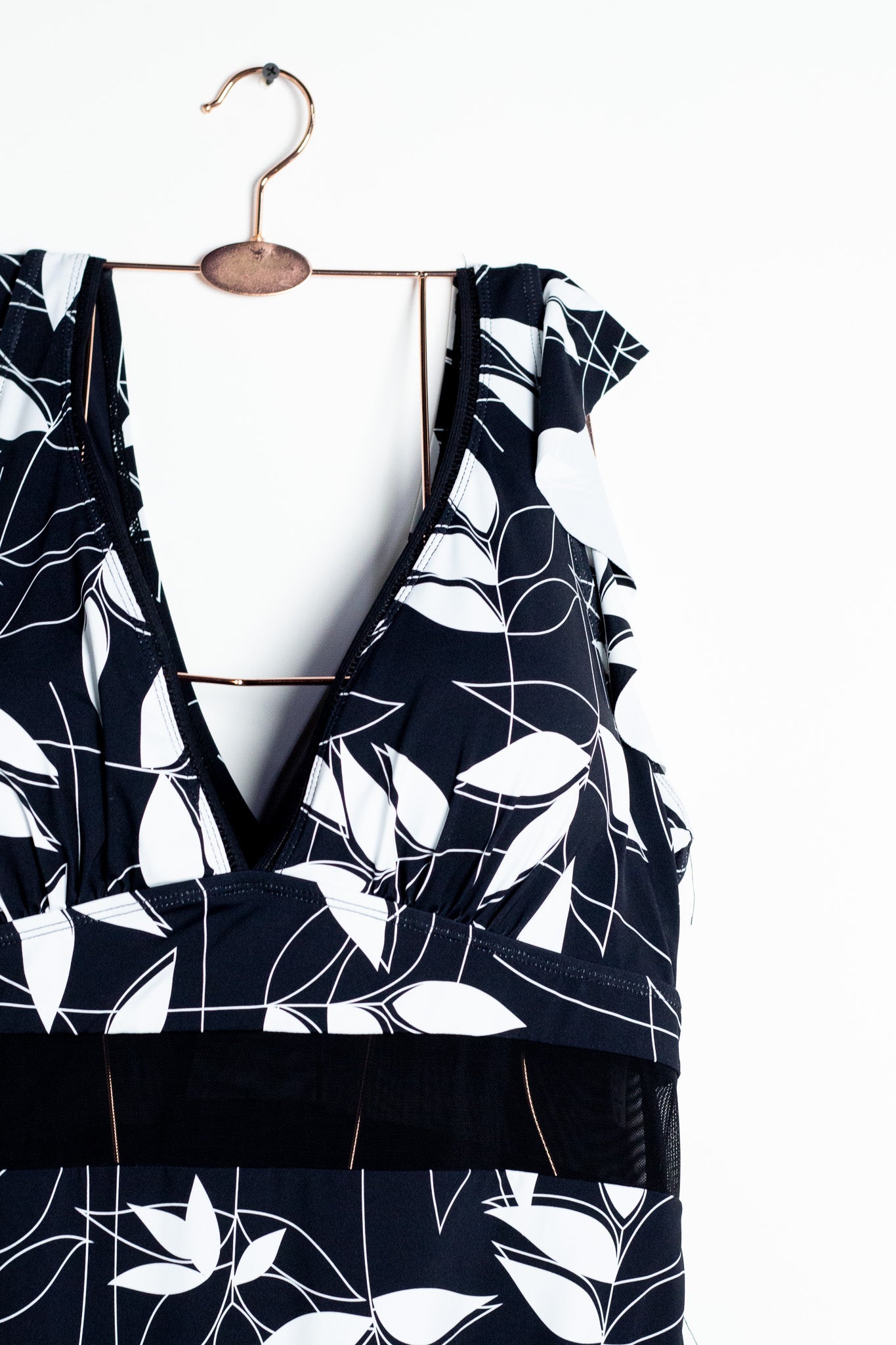 Traje de Baño Plus Size Flores Negro